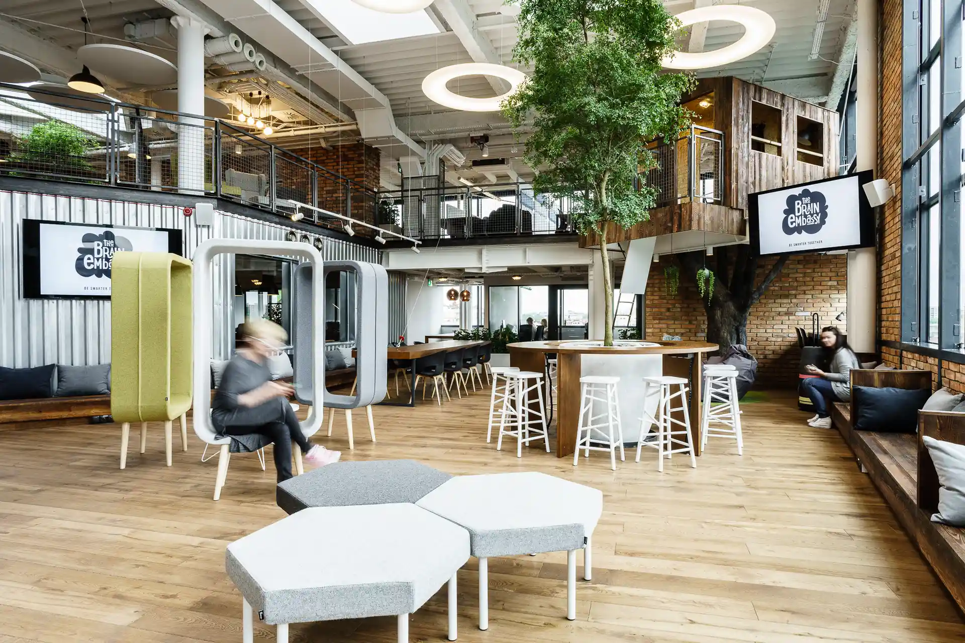 Brain Embassy - Coworking dla osób szukających kreatywnej przestrzeni.