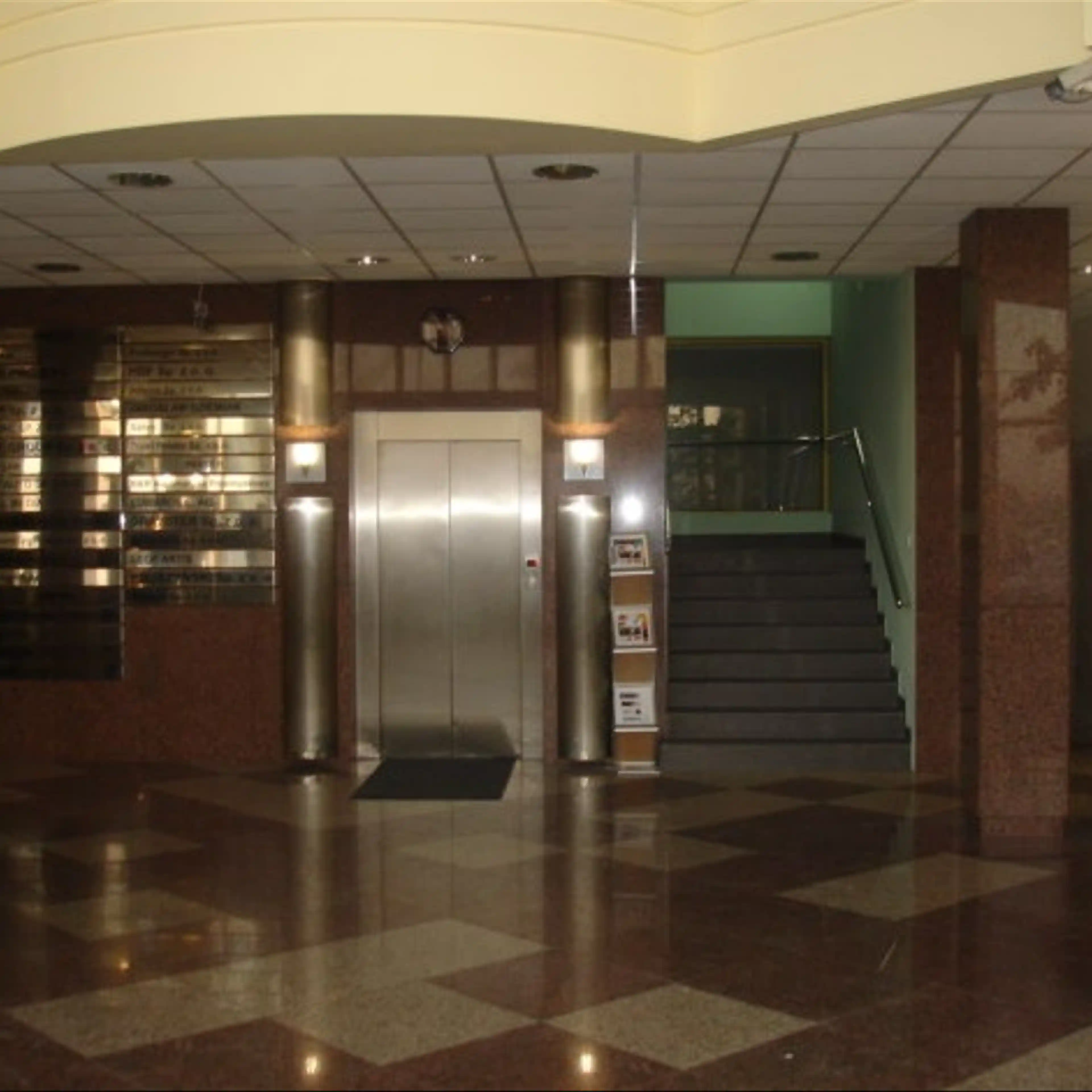 Apis, Al. Jerozolimskie 214, Warszawa, Ochota i Włochy