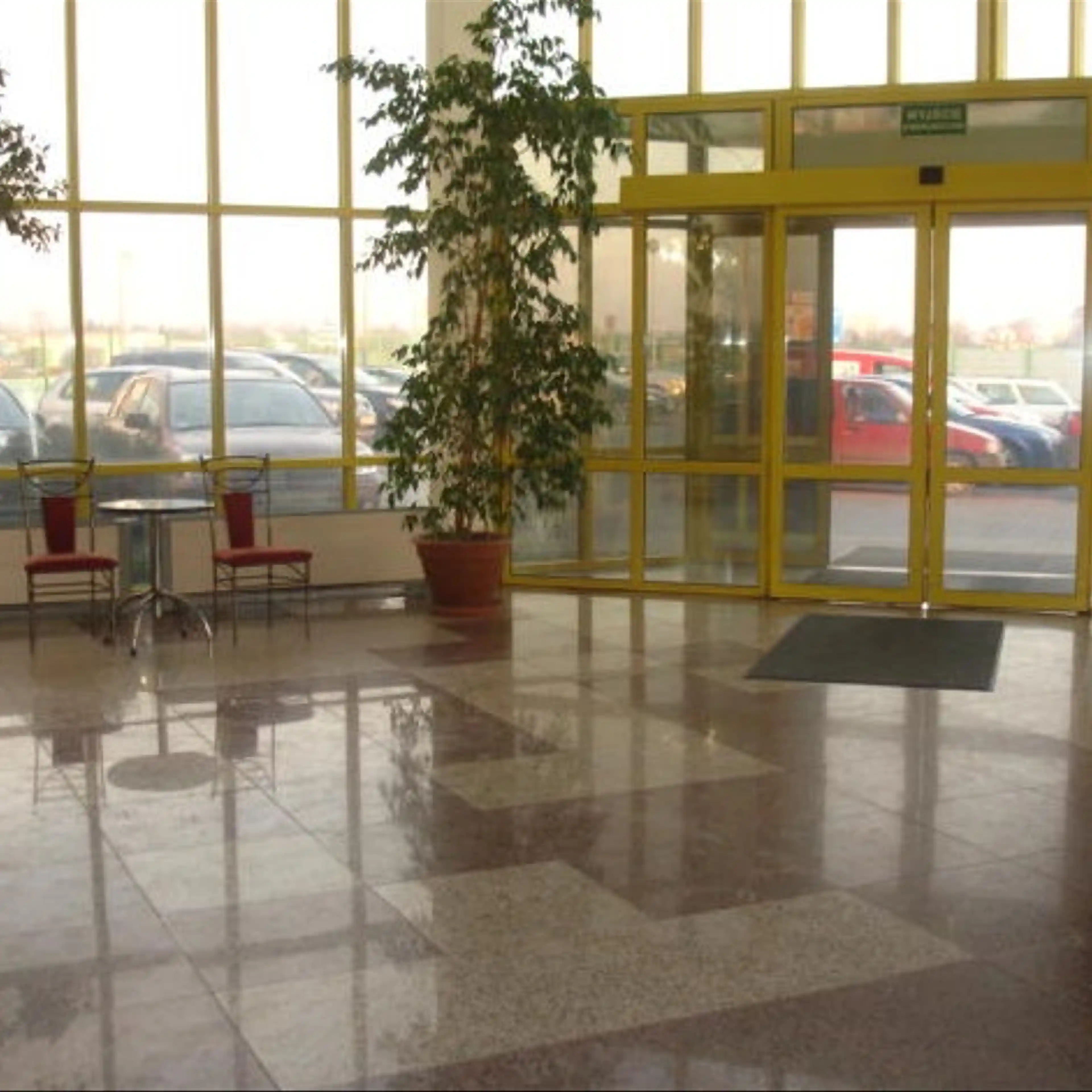 Apis, Al. Jerozolimskie 214, Warszawa, Ochota i Włochy