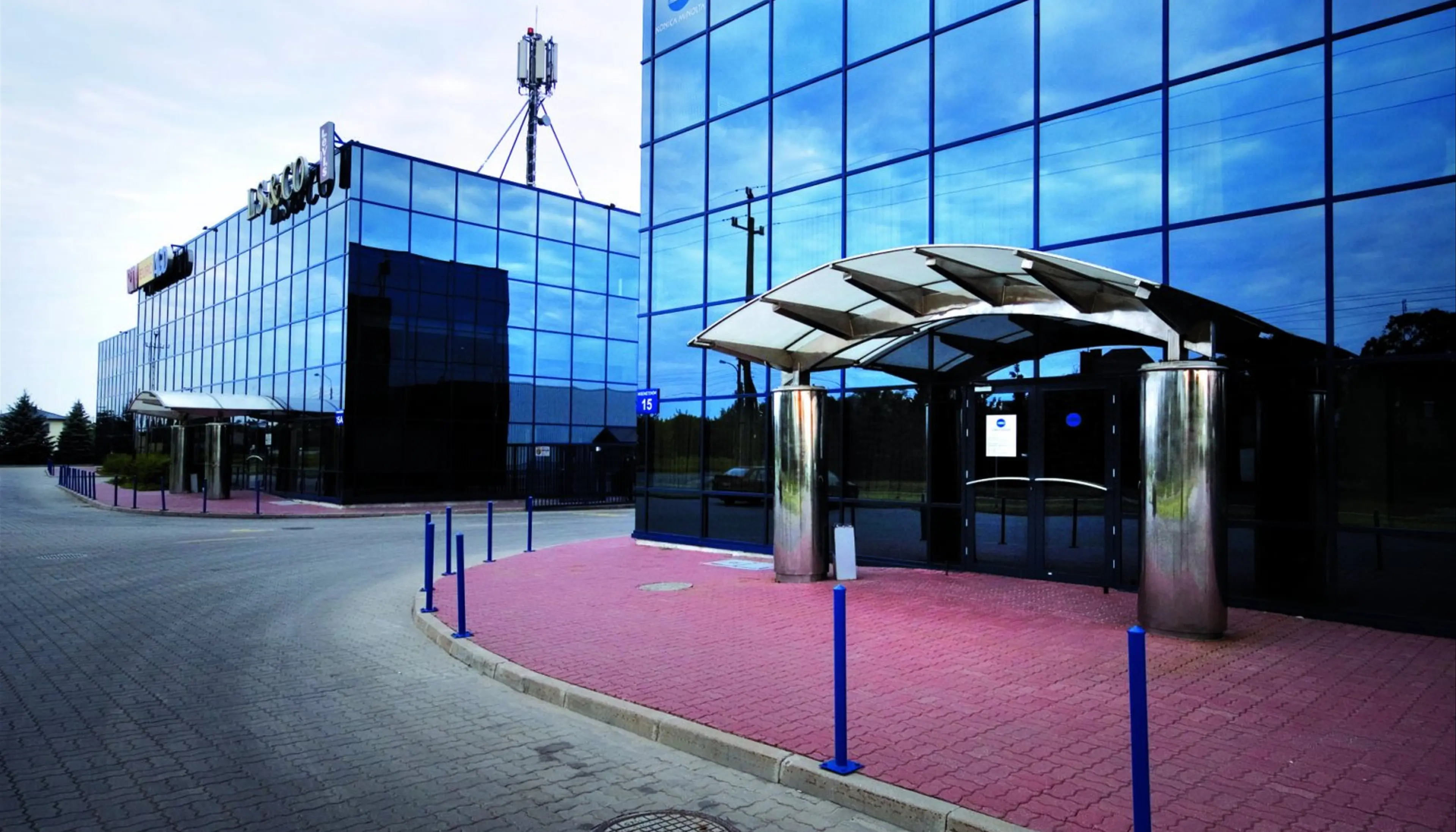 Manhattan Distribution Center, Muszkieterów 15, Warszawa, Ochota i Włochy