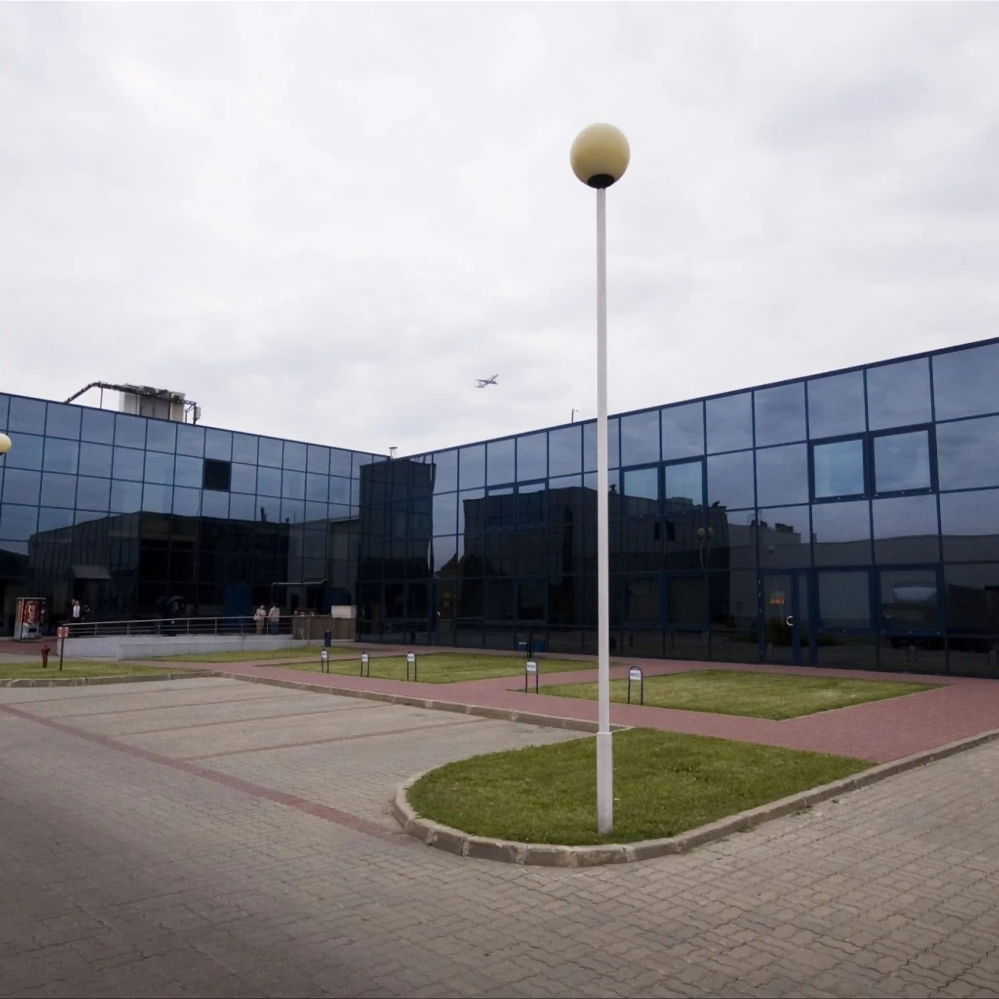 Manhattan Distribution Center, Muszkieterów 15, Warsaw, Ochota i Włochy