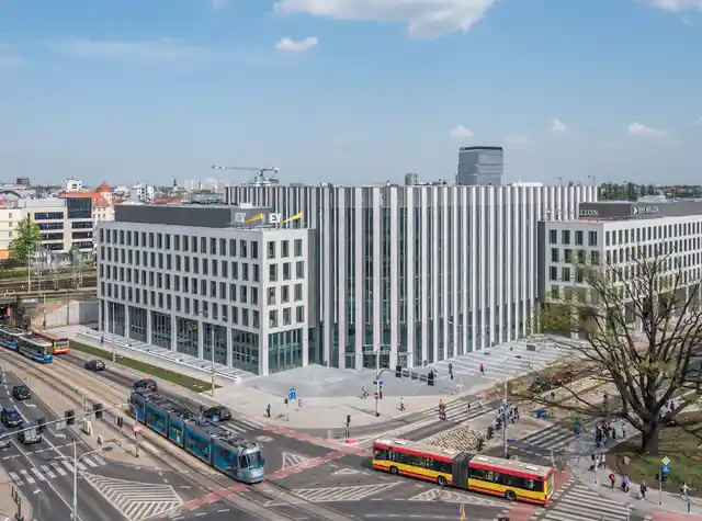 Przestrzeń do pracy od Rise.pl we wrocławskim biurowcu Sagittarius Business House