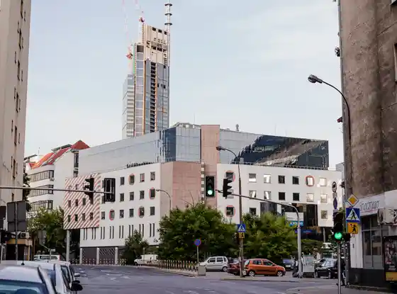 Nowy najemca w warszawskim biurowcu HOP