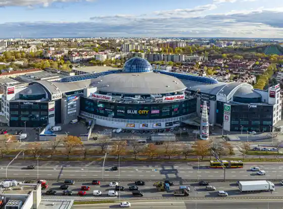 Powierzchnie biurowe przy warszawskim centrum handlowym Blue City