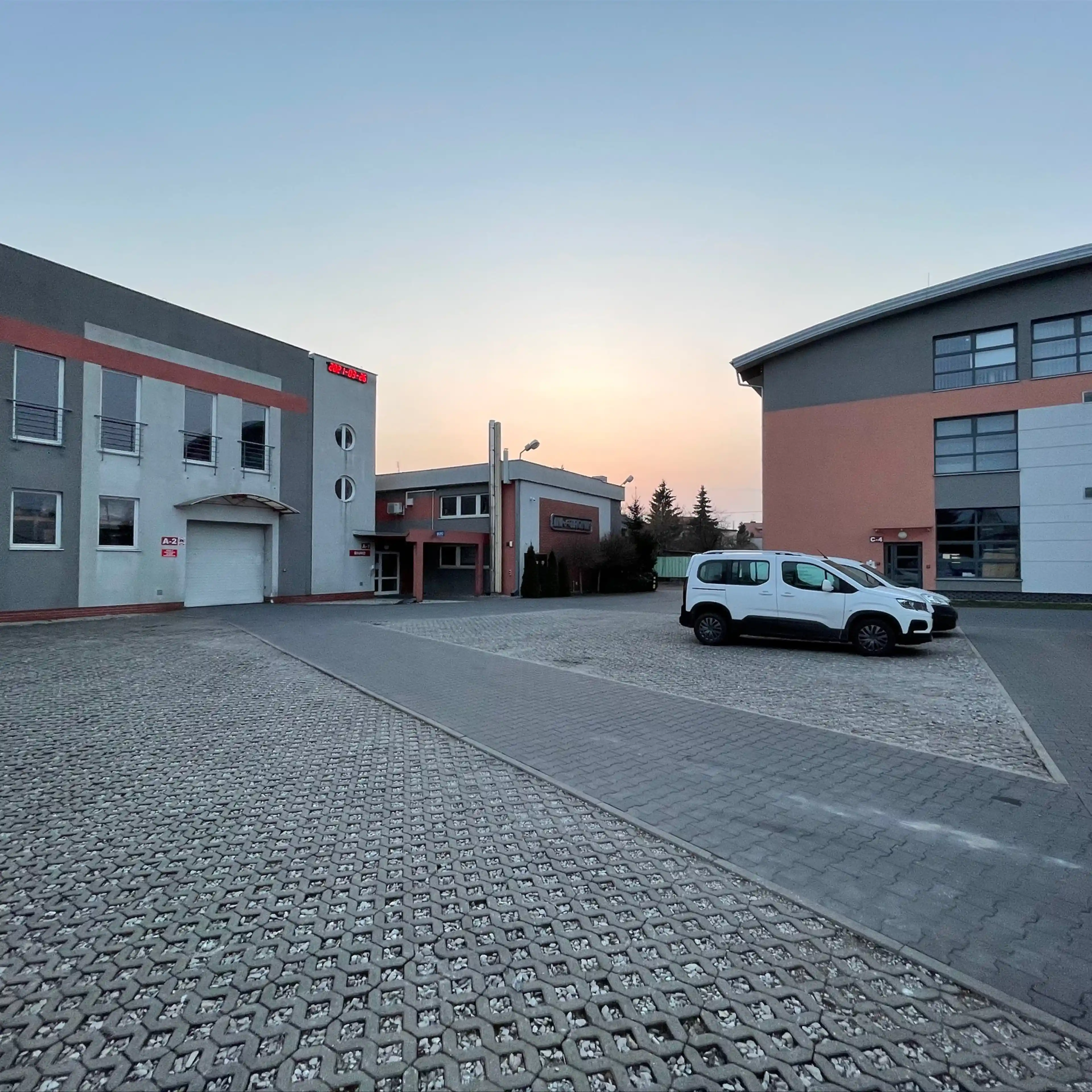 Wapienna 43/45, Wapienna 43/45, Warszawa, Wawer