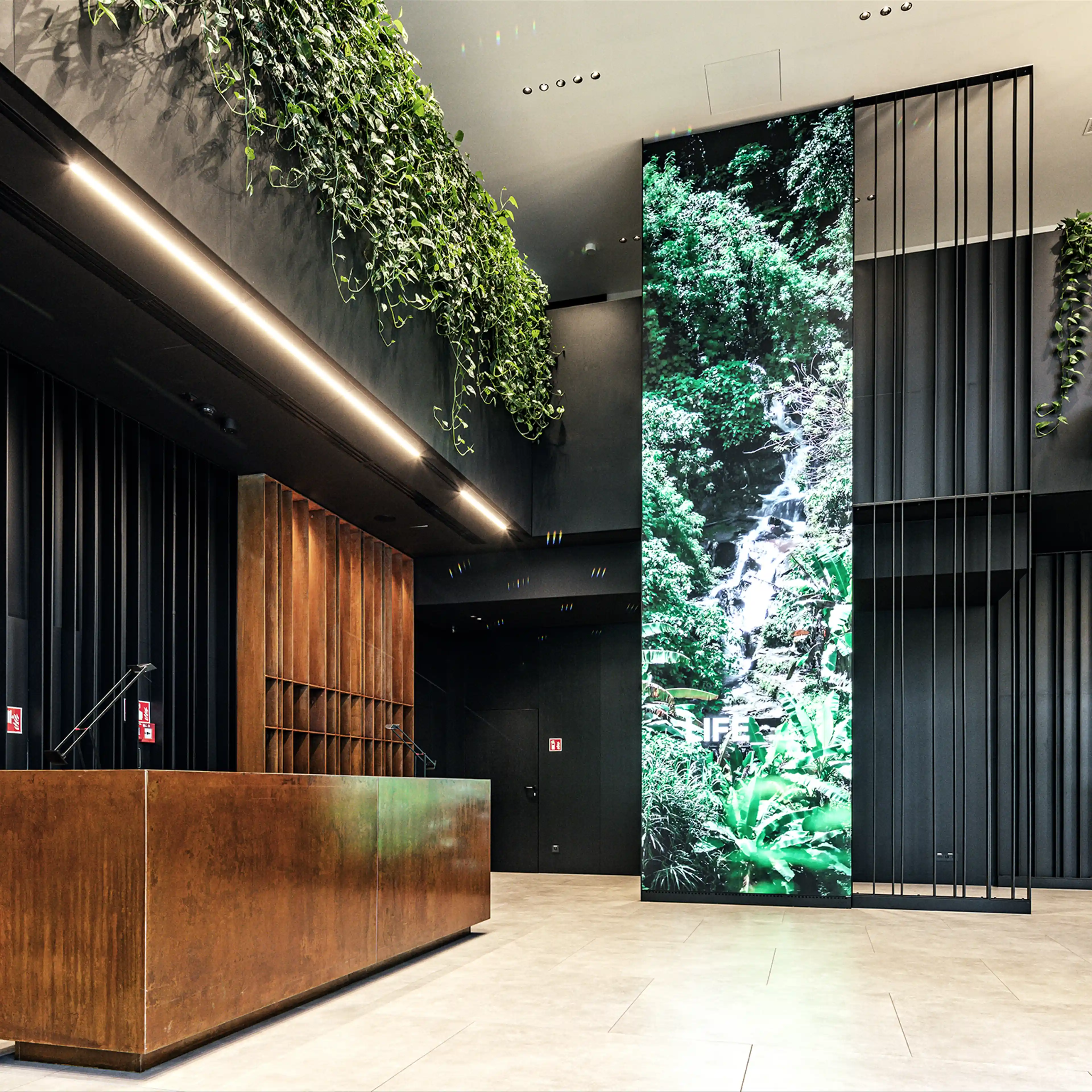 LIFE Building, Al. Jana Pawła II 25, Warszawa, Centrum