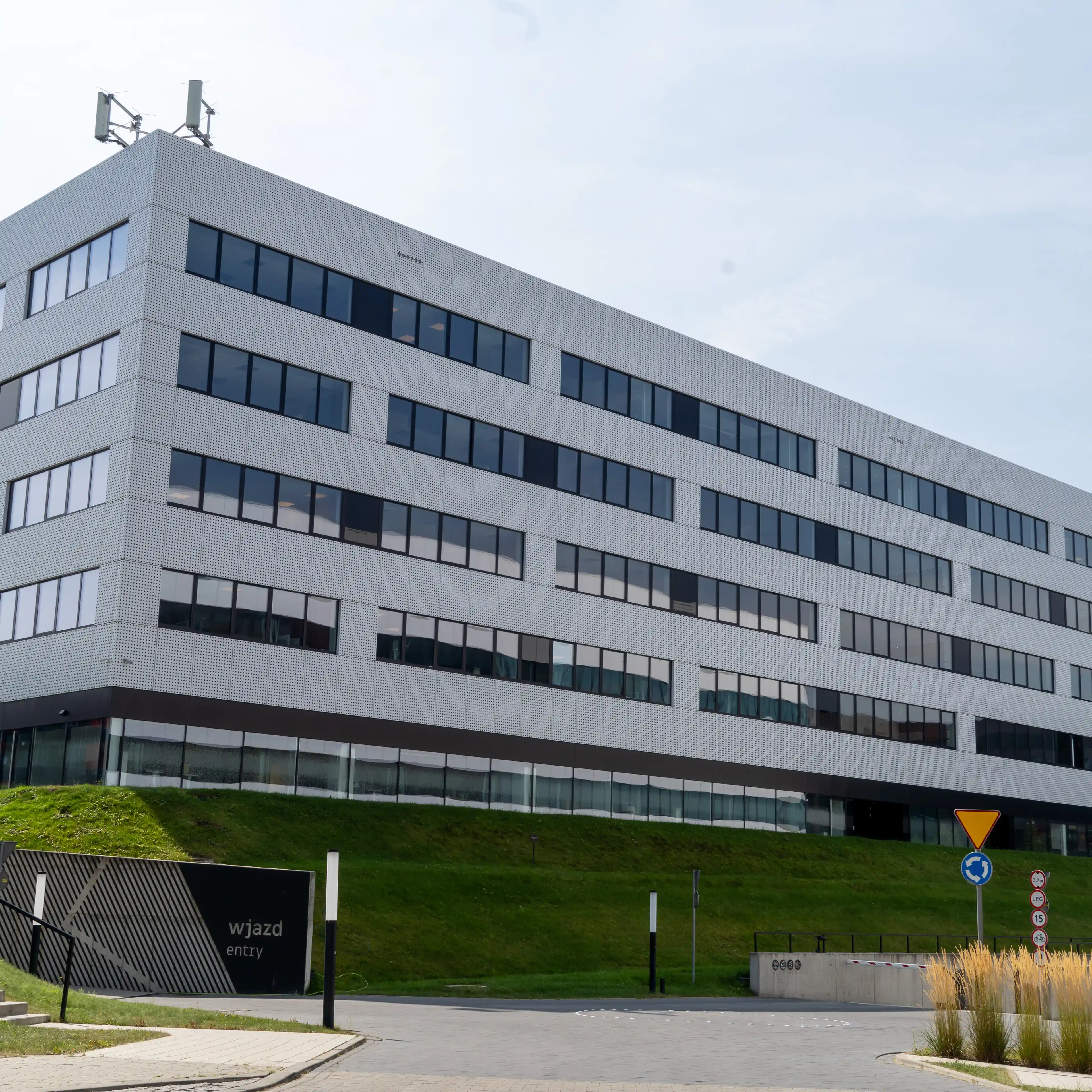 DOT Office E, Czerwone Maki 87A, Krakow, Południe