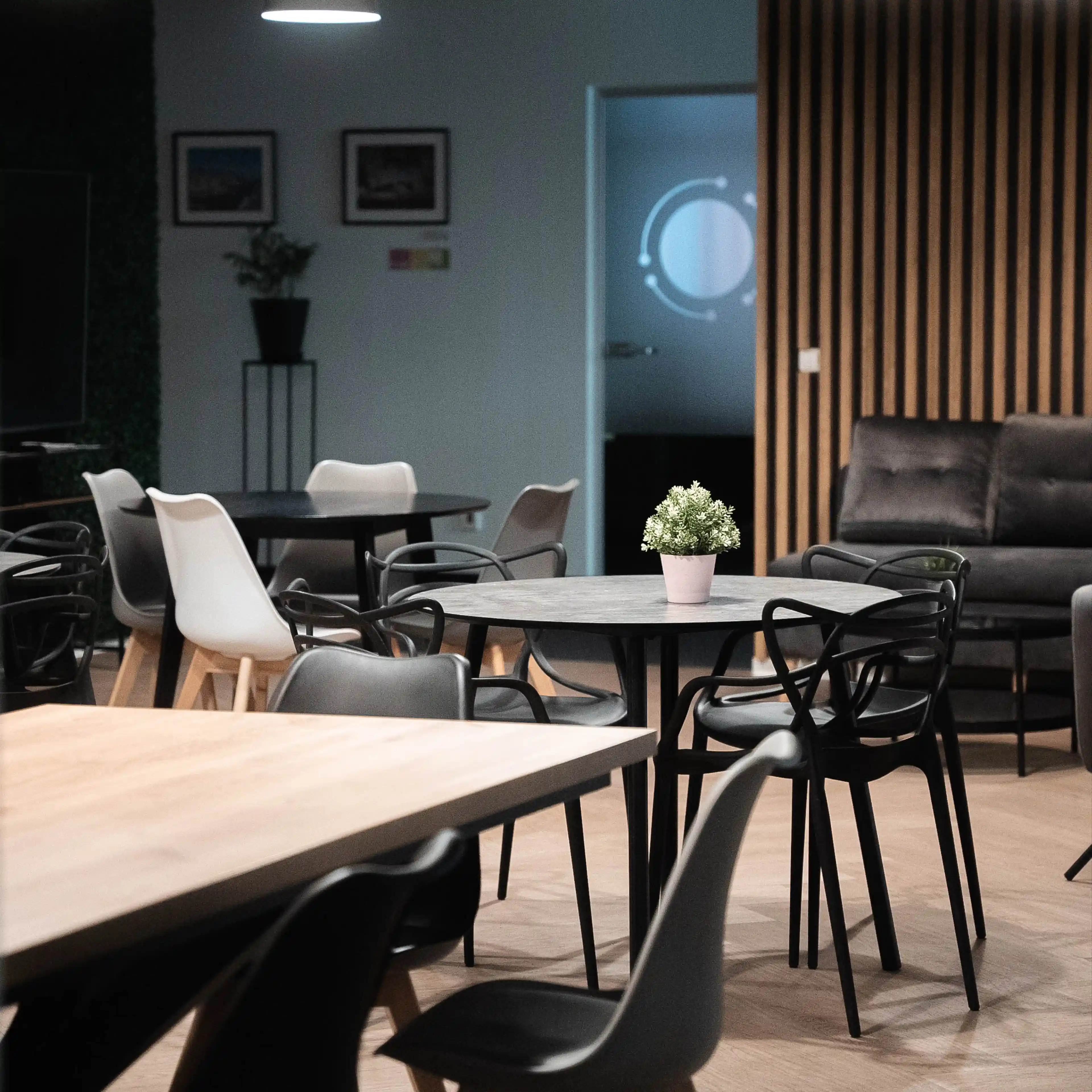Atlas Tower - Biura serwisowane, Al. Jerozolimskie 123A, Warsaw, Centrum