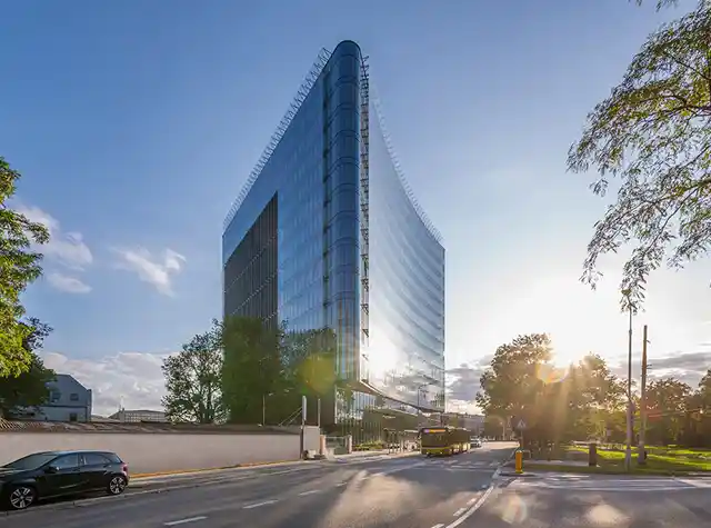 Firma Selsey wprowadzi się do biurowca Carbon Tower