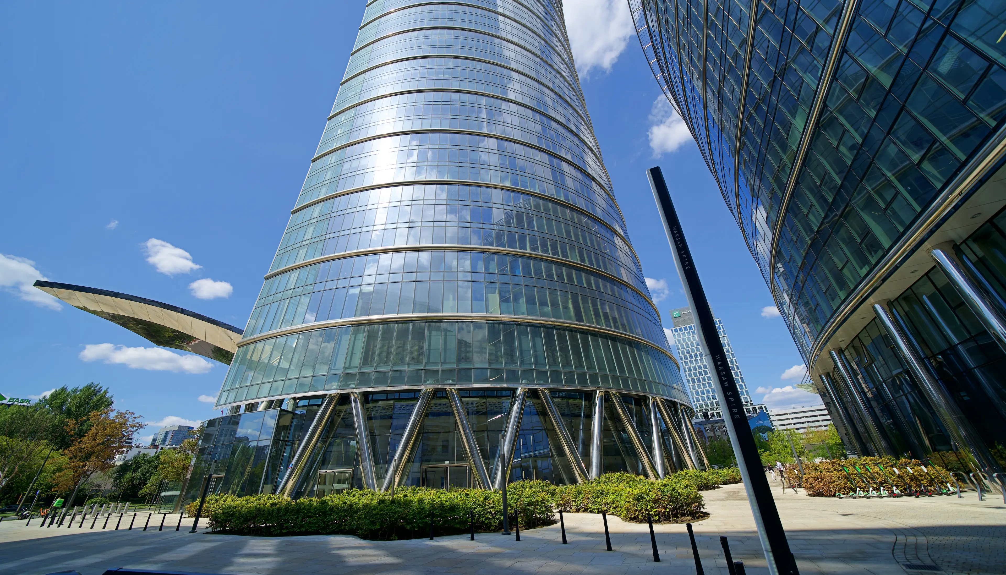myhive Warsaw Spire Budynek A - Wieża - Biura serwisowane, Europejski 1, Warszawa, Wola