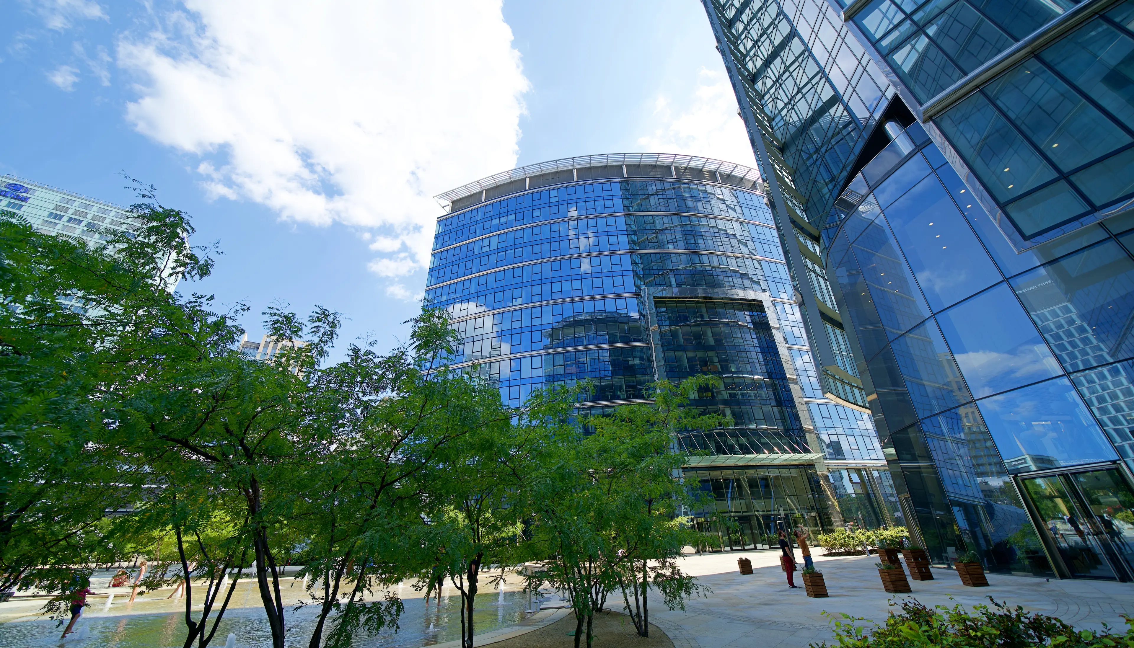 myhive Warsaw Spire Budynek A - Wieża - Biura serwisowane, Europejski 1, Warszawa, Wola