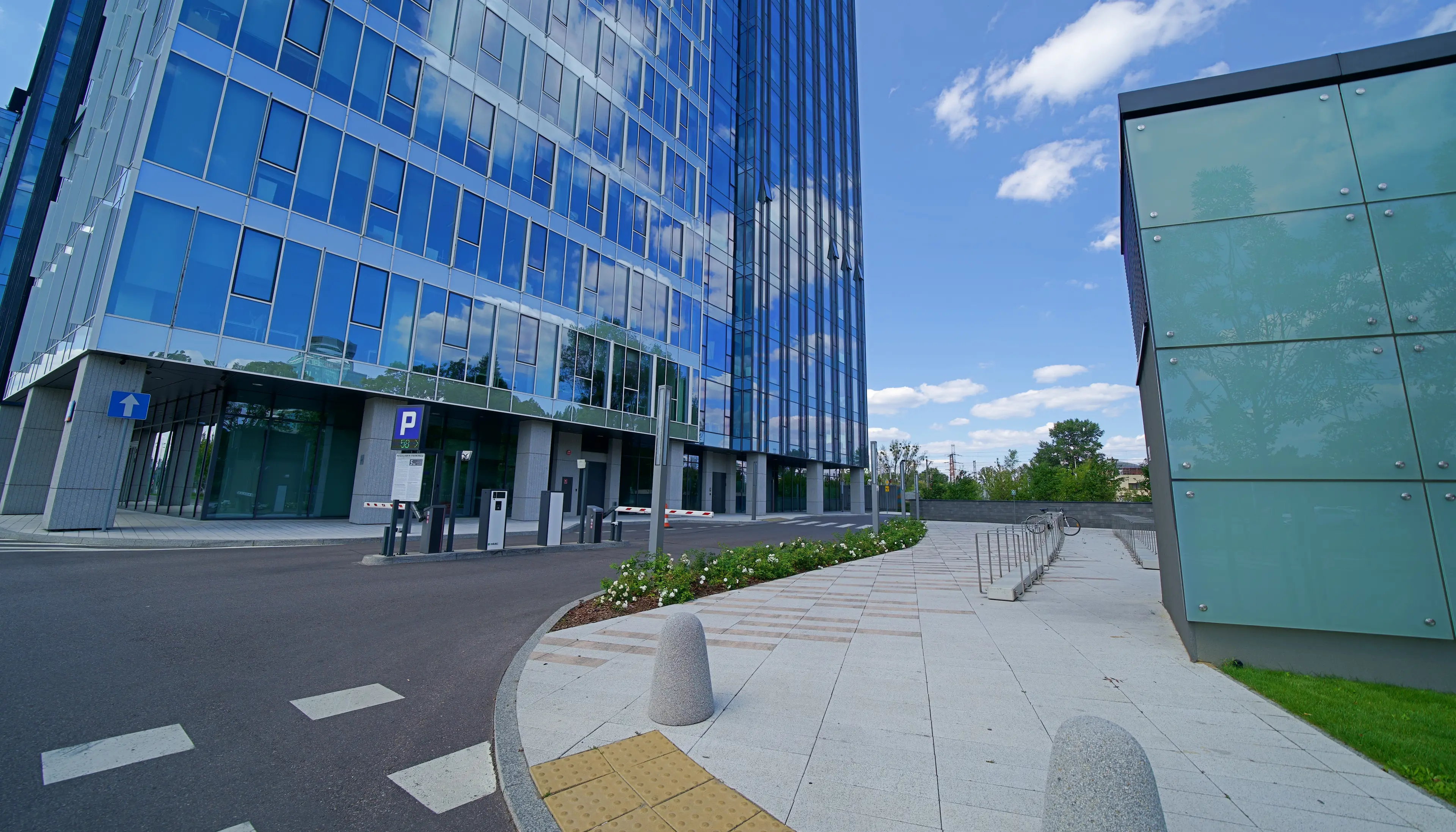West Station II, Al. Jerozolimskie 142 B, Warsaw, Ochota i Włochy