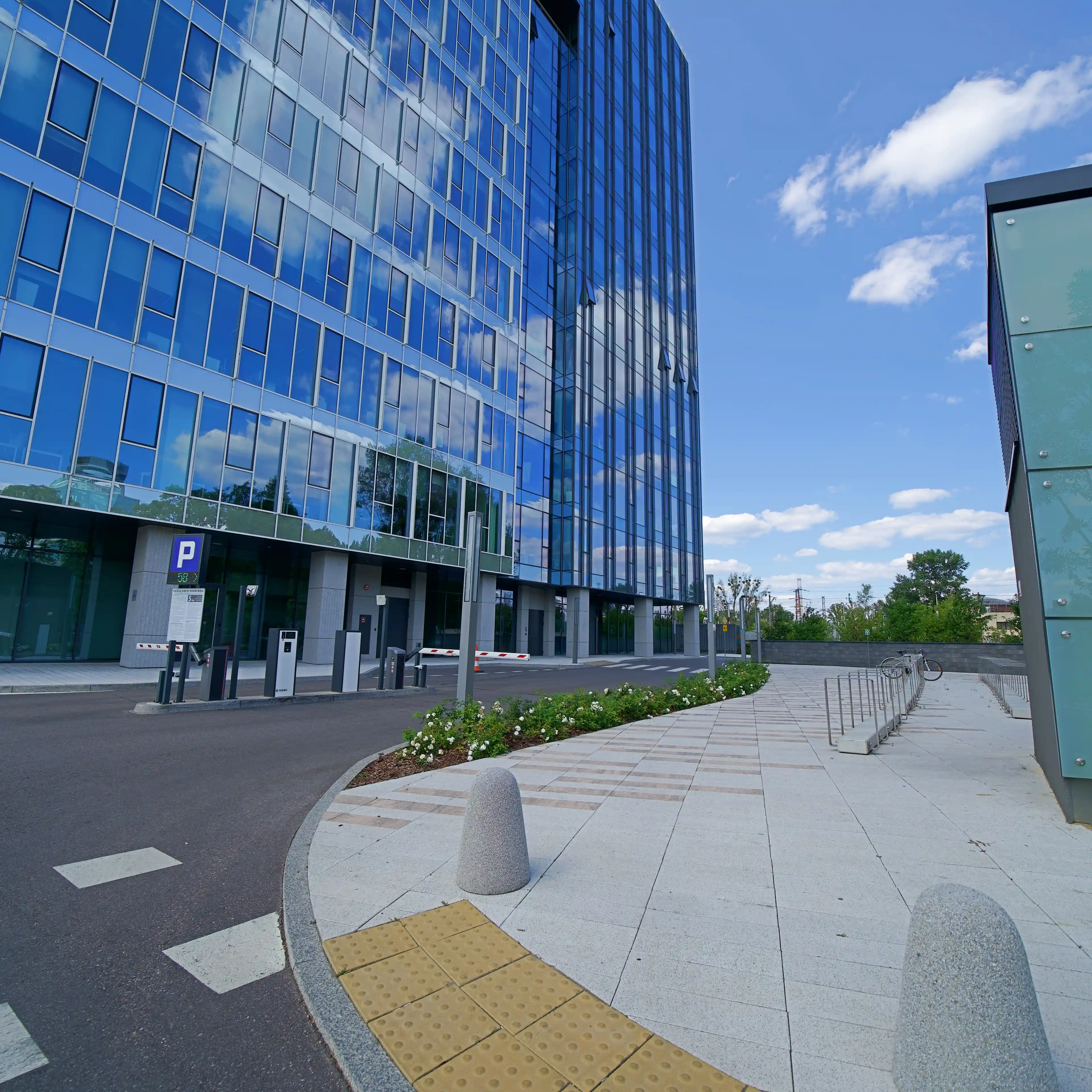 West Station II, Al. Jerozolimskie 142 B, Warszawa, Ochota i Włochy