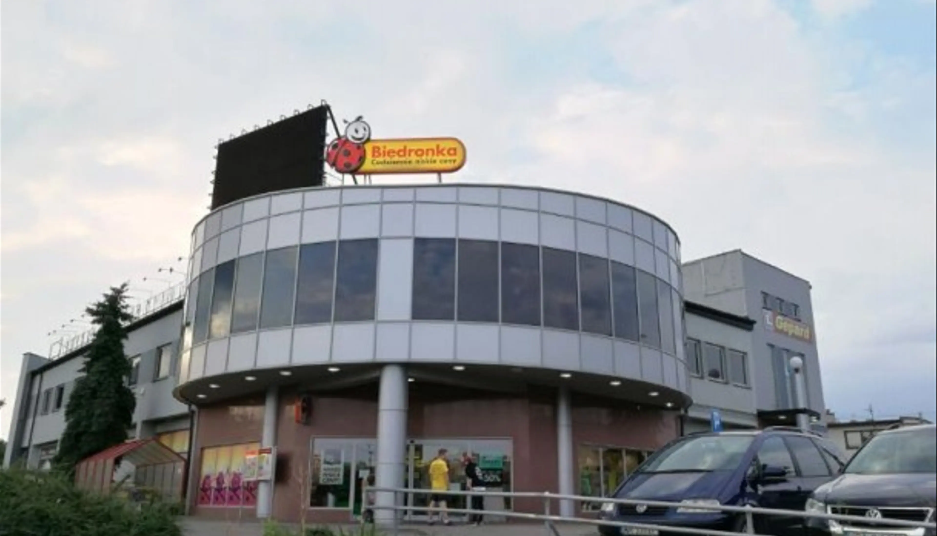 Grzecznarowskiego 26, Grzecznarowskiego 26, Radom, Ustronie