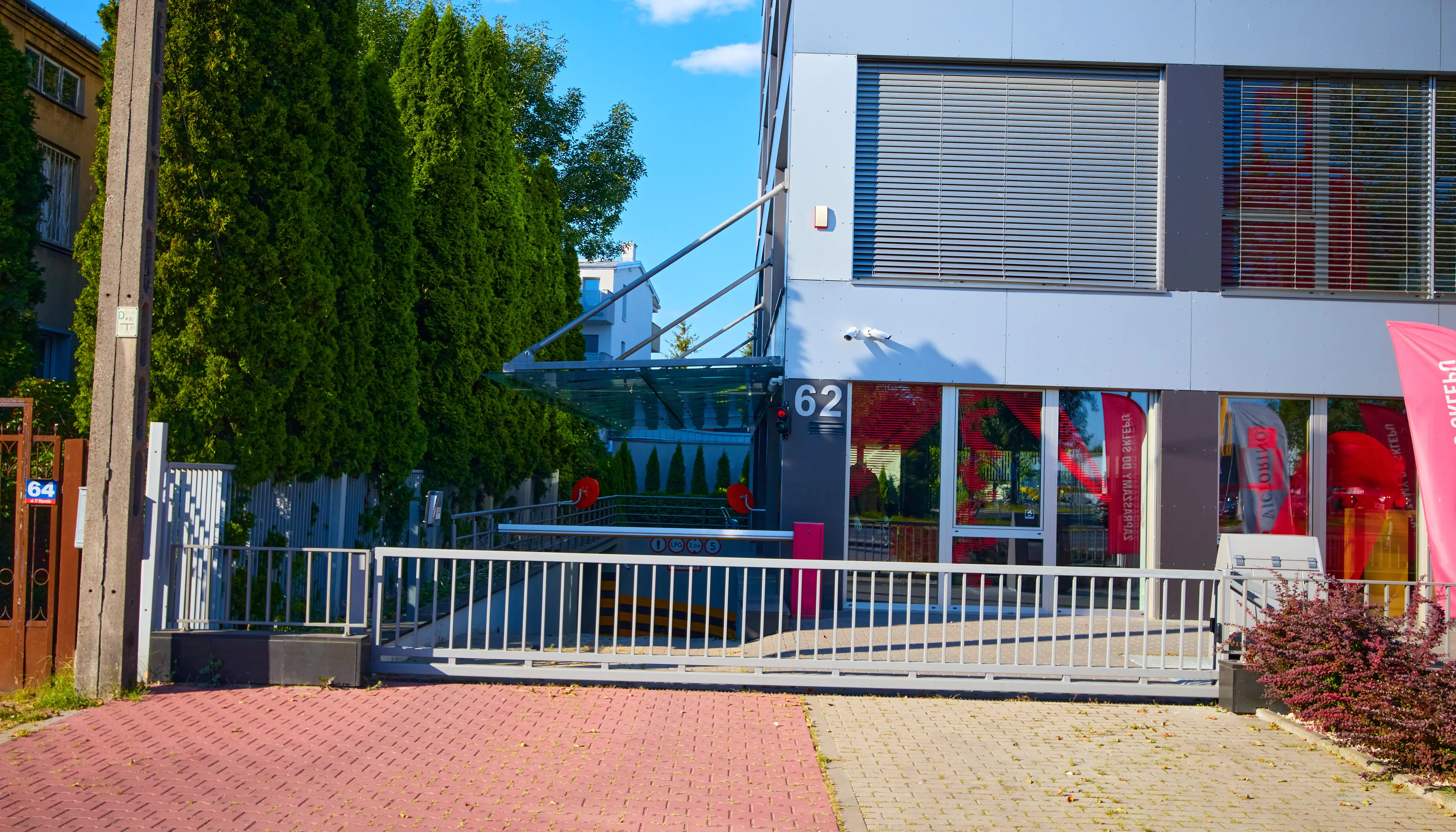 Victorinox, Komitetu Obrony Robotników 62, Warsaw, Ochota i Włochy