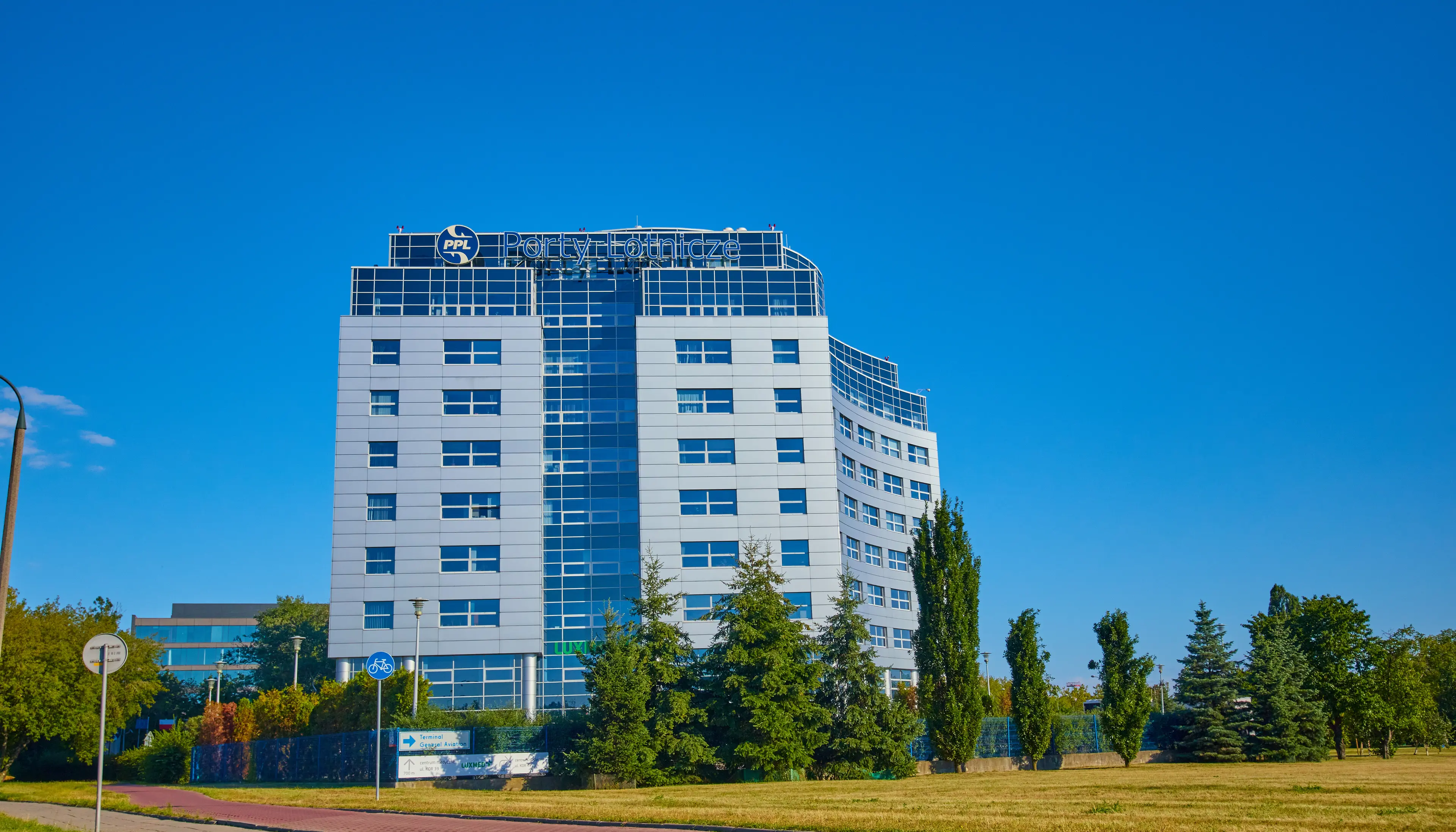 Sonata, Komitetu Obrony Robotników 49, Warsaw, Ochota i Włochy