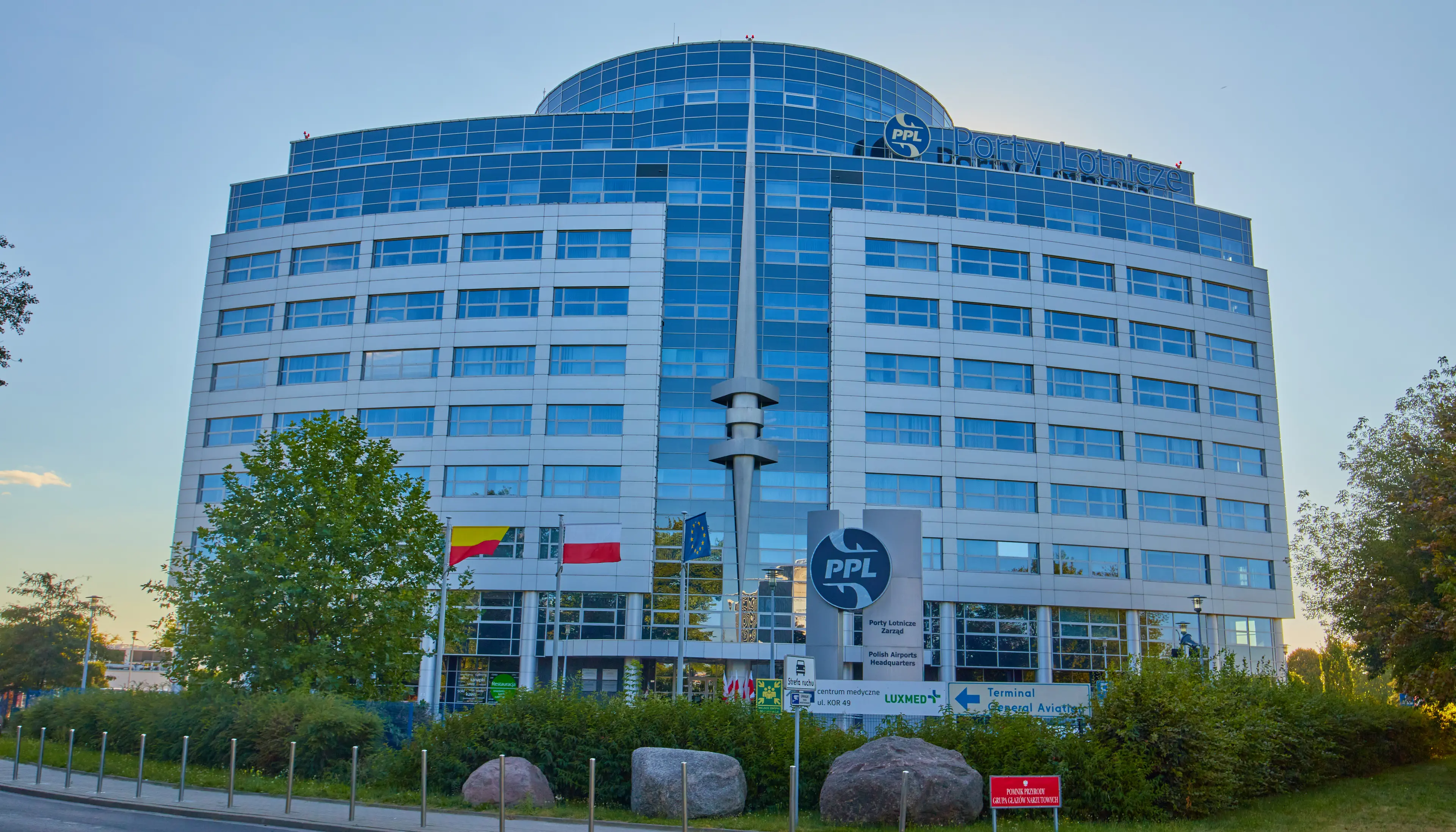 Sonata, Komitetu Obrony Robotników 49, Warszawa, Ochota i Włochy