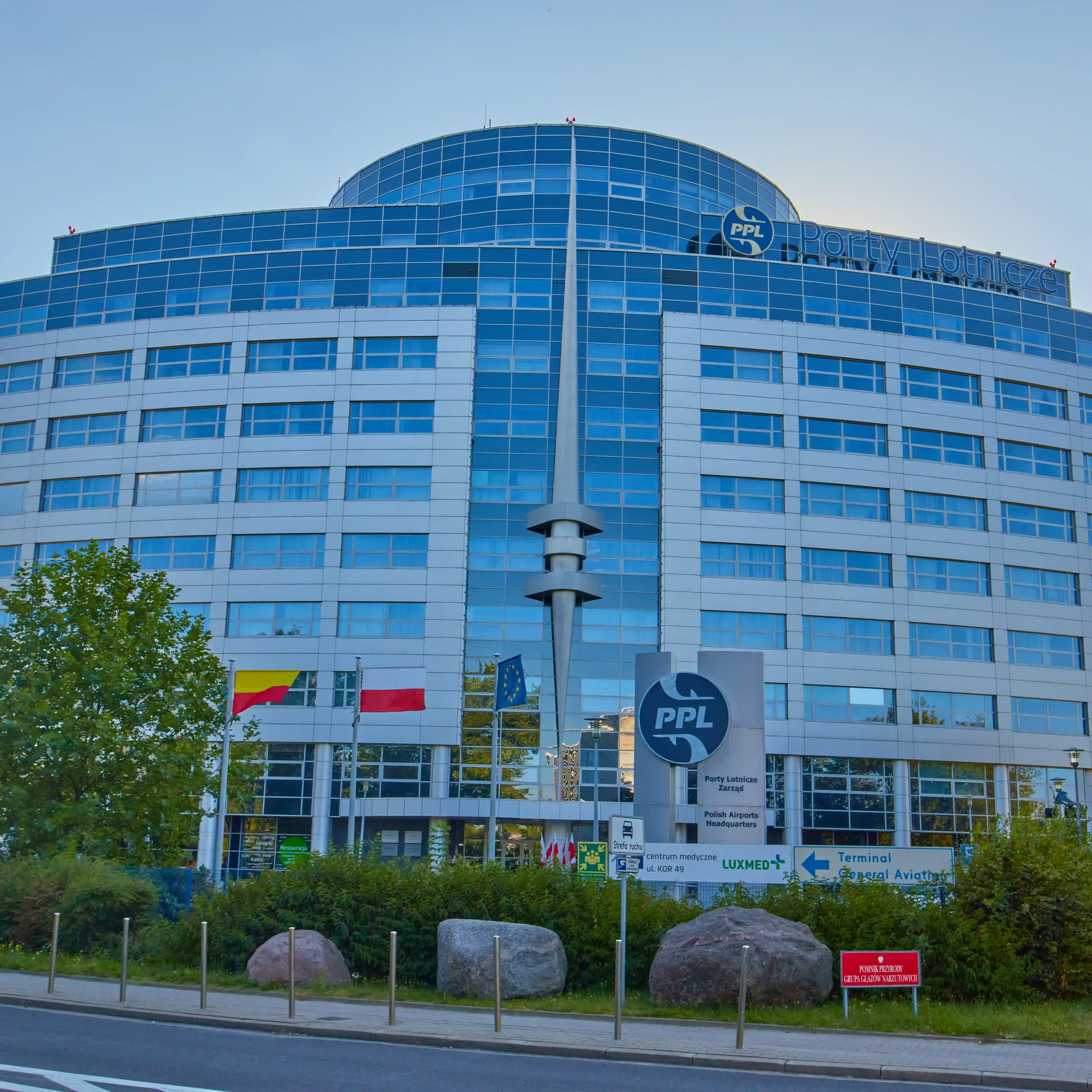 Sonata, Komitetu Obrony Robotników 49, Warszawa, Ochota i Włochy