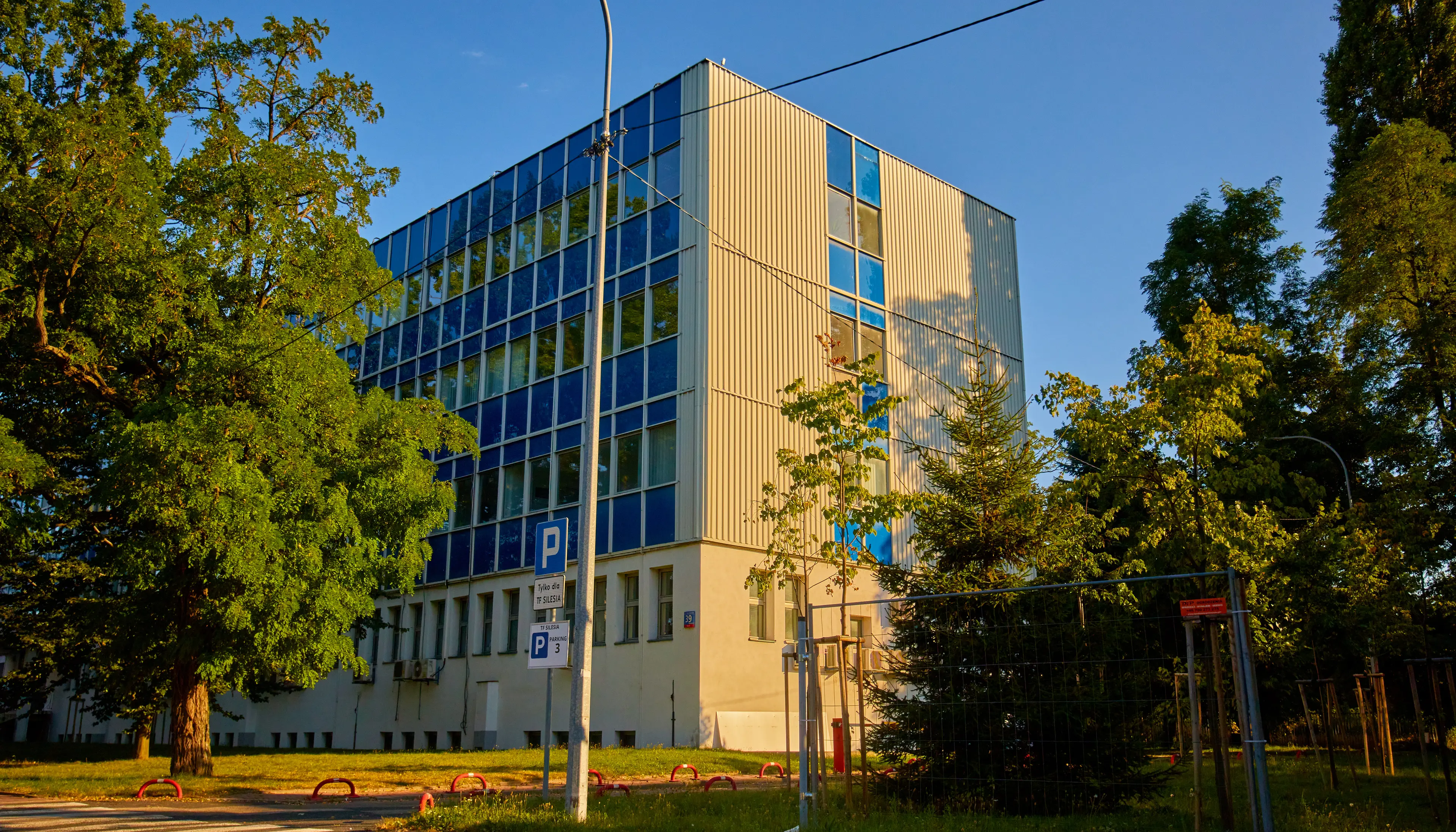 PLL LOT HQ, 17 Stycznia 39, Warsaw, Ochota i Włochy