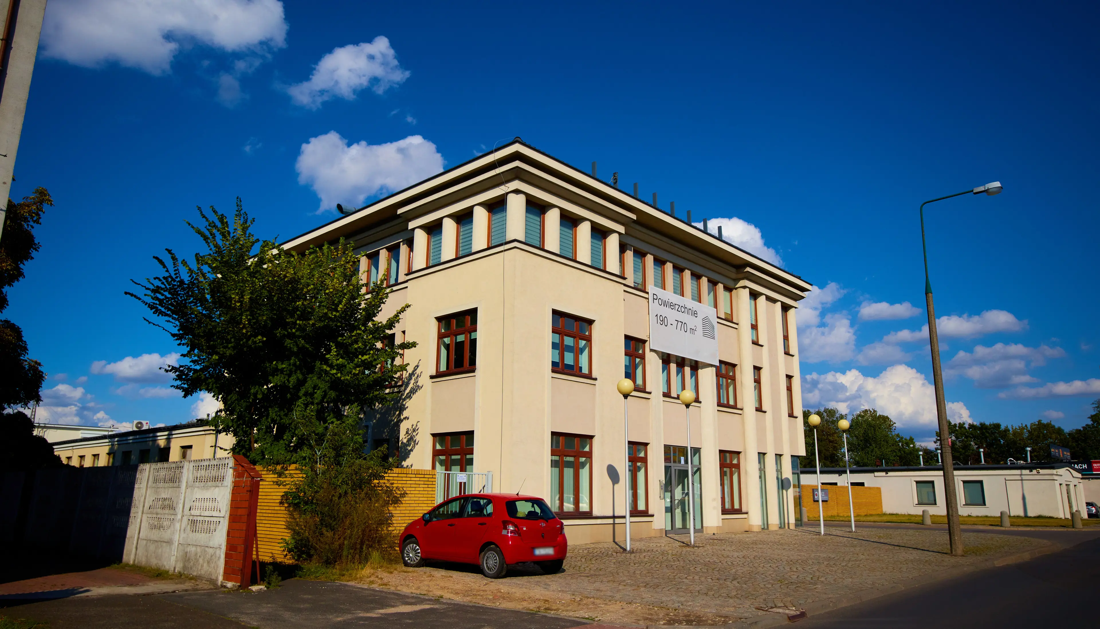 Łopuszańska 32, Łopuszańska 32, Warszawa, Ochota i Włochy