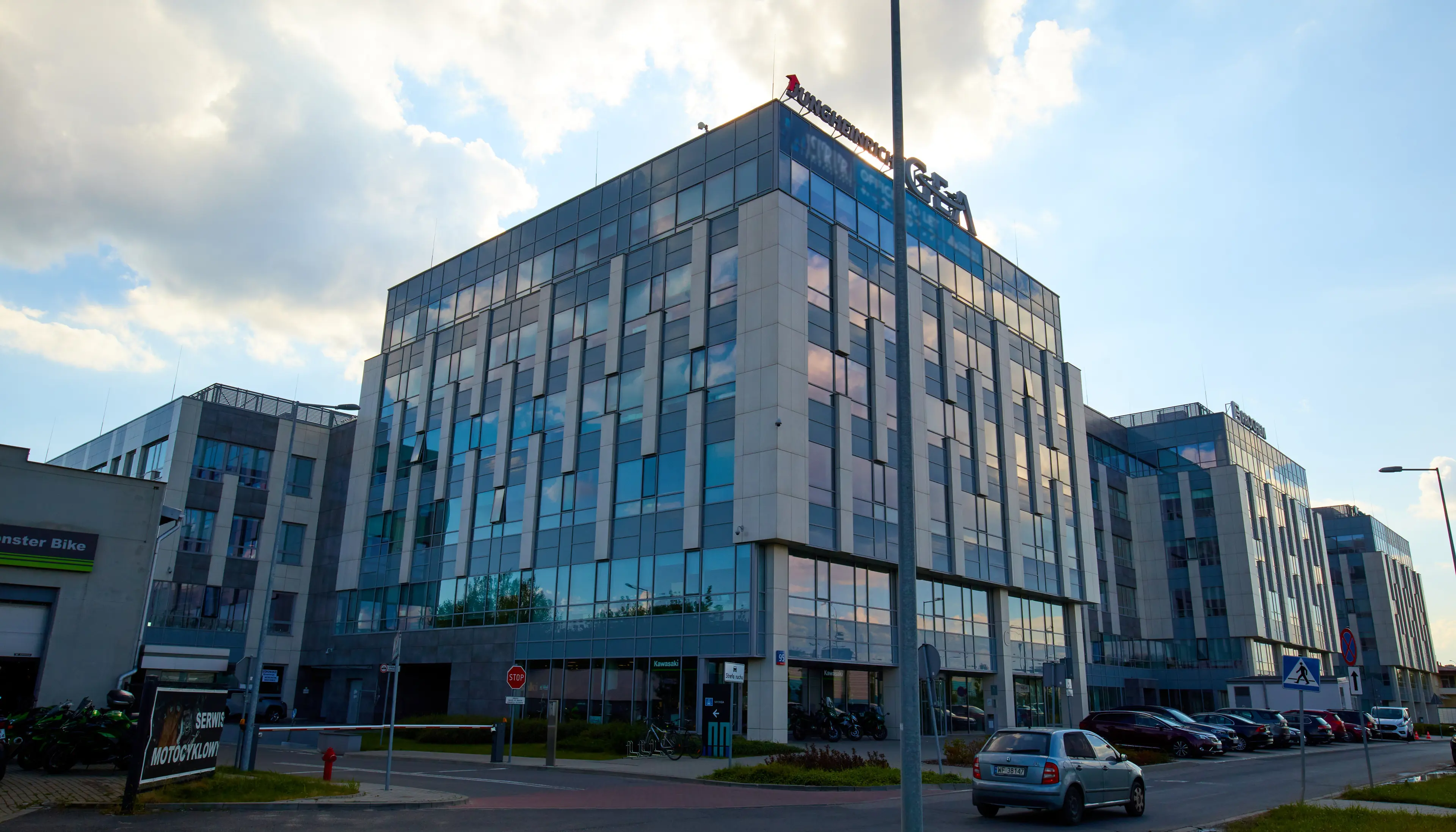 Astrum Business Park, Łopuszańska 95, Warsaw, Ochota i Włochy