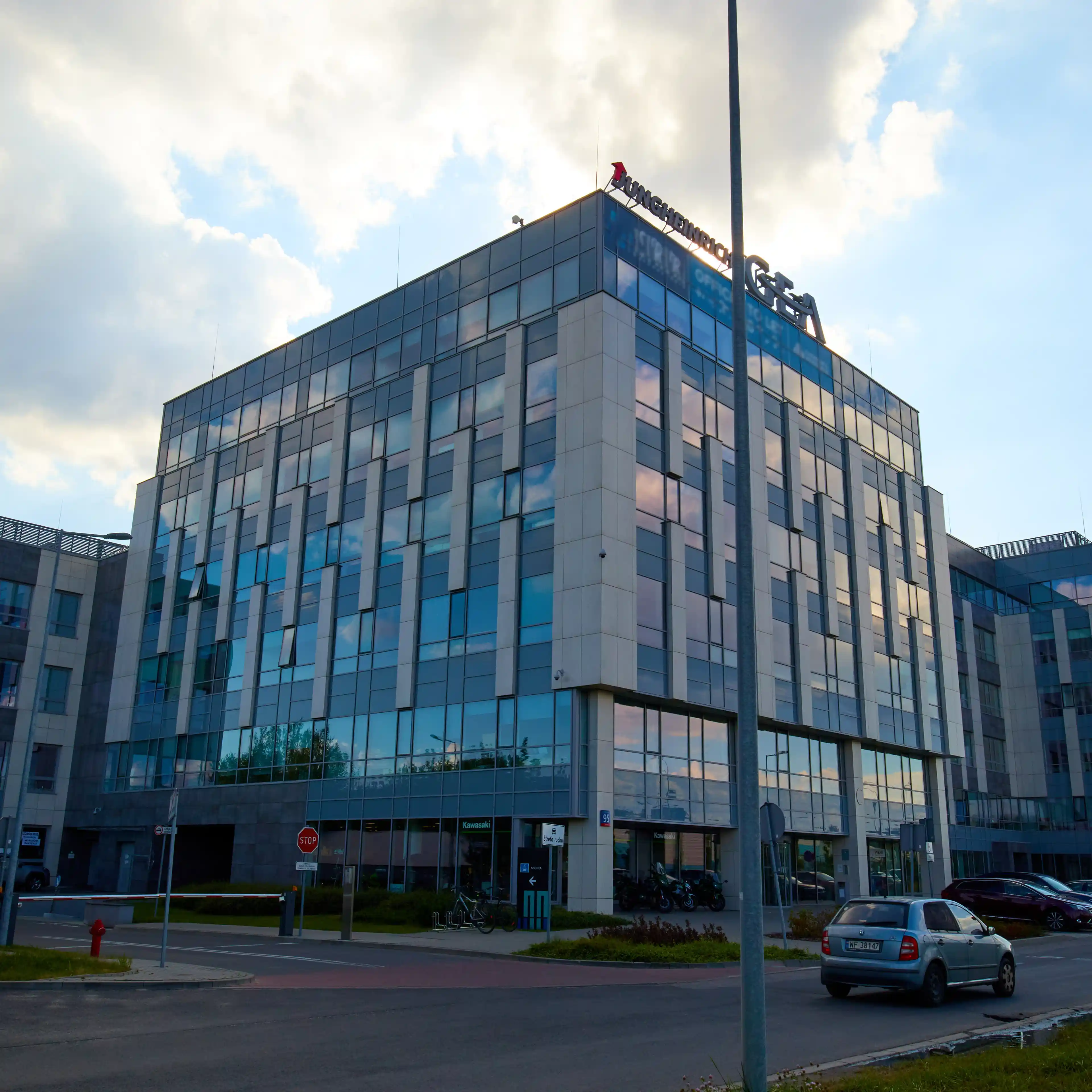 Astrum Business Park, Łopuszańska 95, Warsaw, Ochota i Włochy