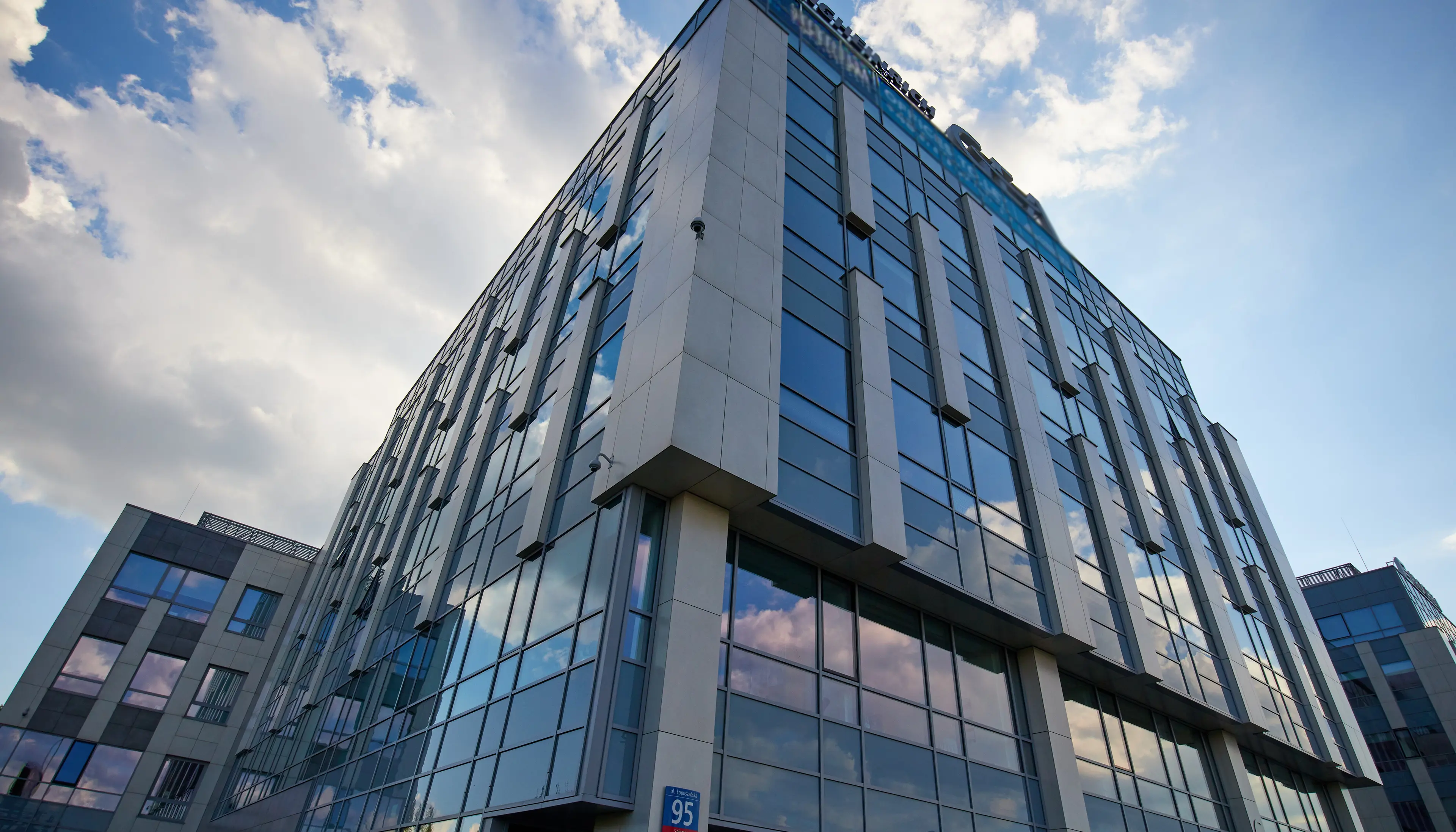 Astrum Business Park, Łopuszańska 95, Warsaw, Ochota i Włochy