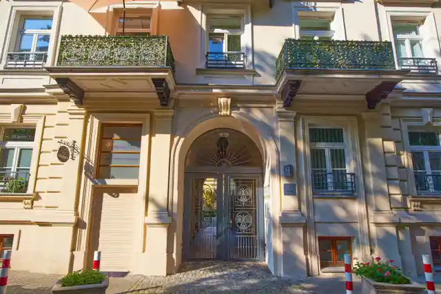 Piękna 44, Piękna 44, Warszawa, Centrum