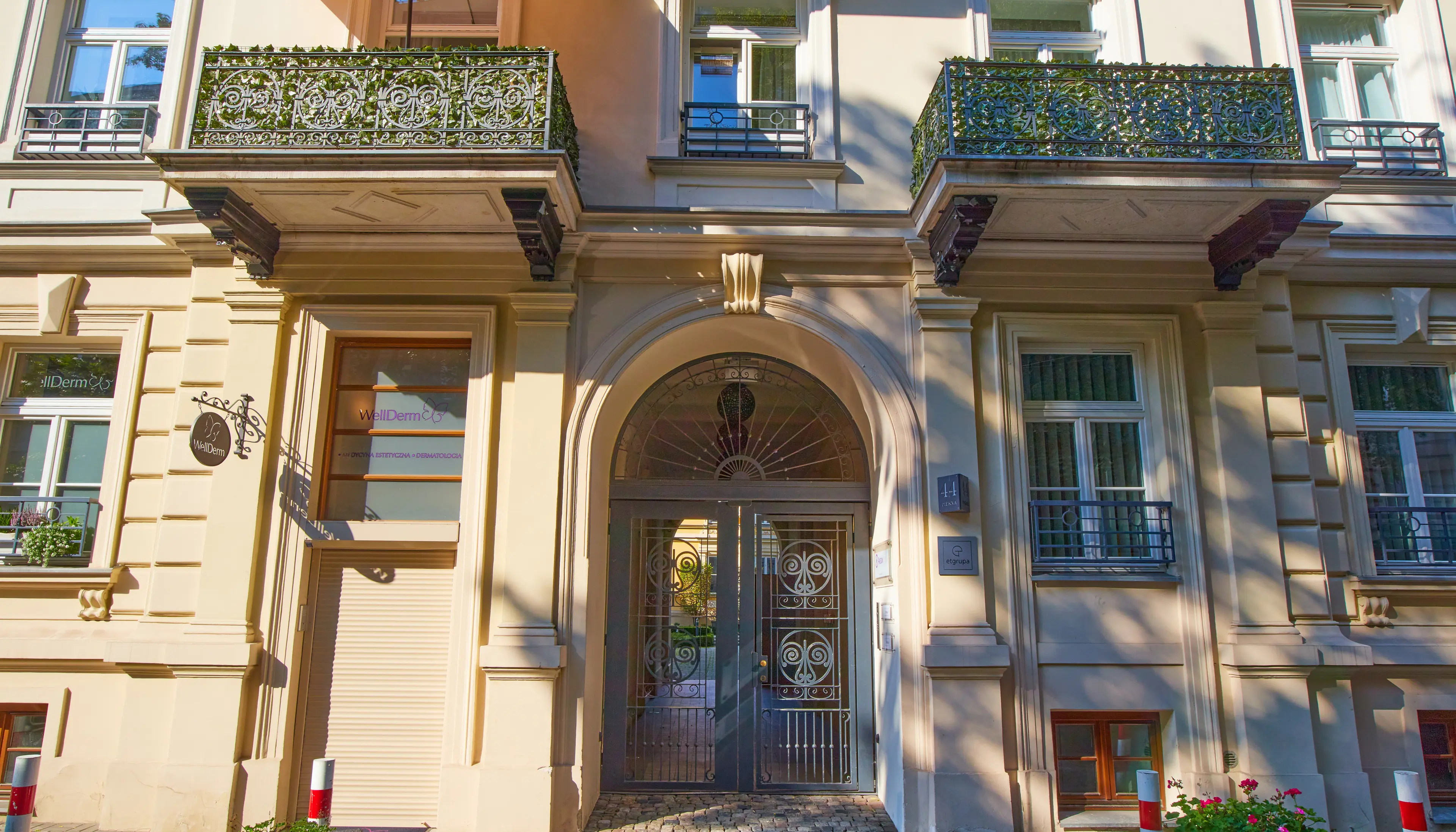 Piękna 44, Piękna 44, Warsaw, Centrum