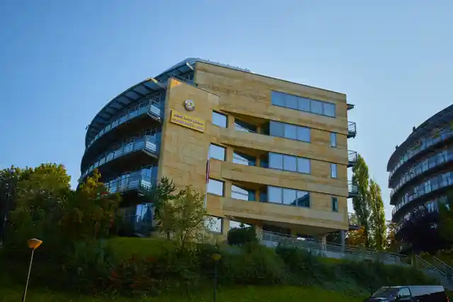 Yours House, Książęca 15, Warszawa, Centrum