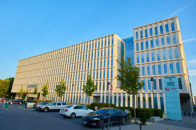 Bobrowiecka 8, Bobrowiecka 8, Warszawa, Mokotów