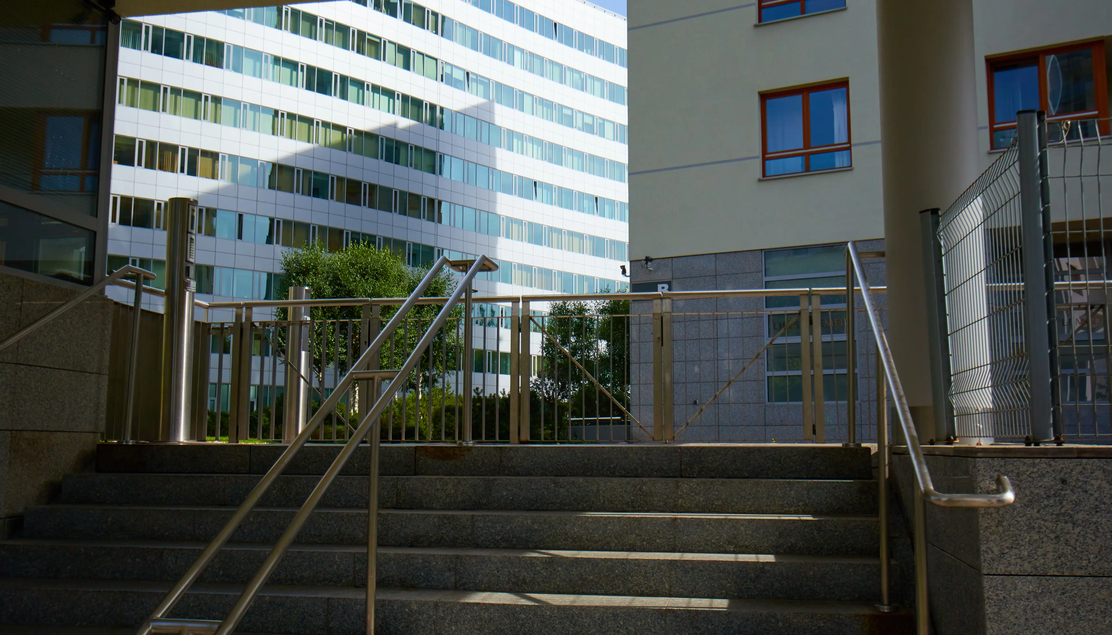 Wyścigowa 4B - Biura serwisowane, Wyścigowa 4B, Warszawa, Mokotów