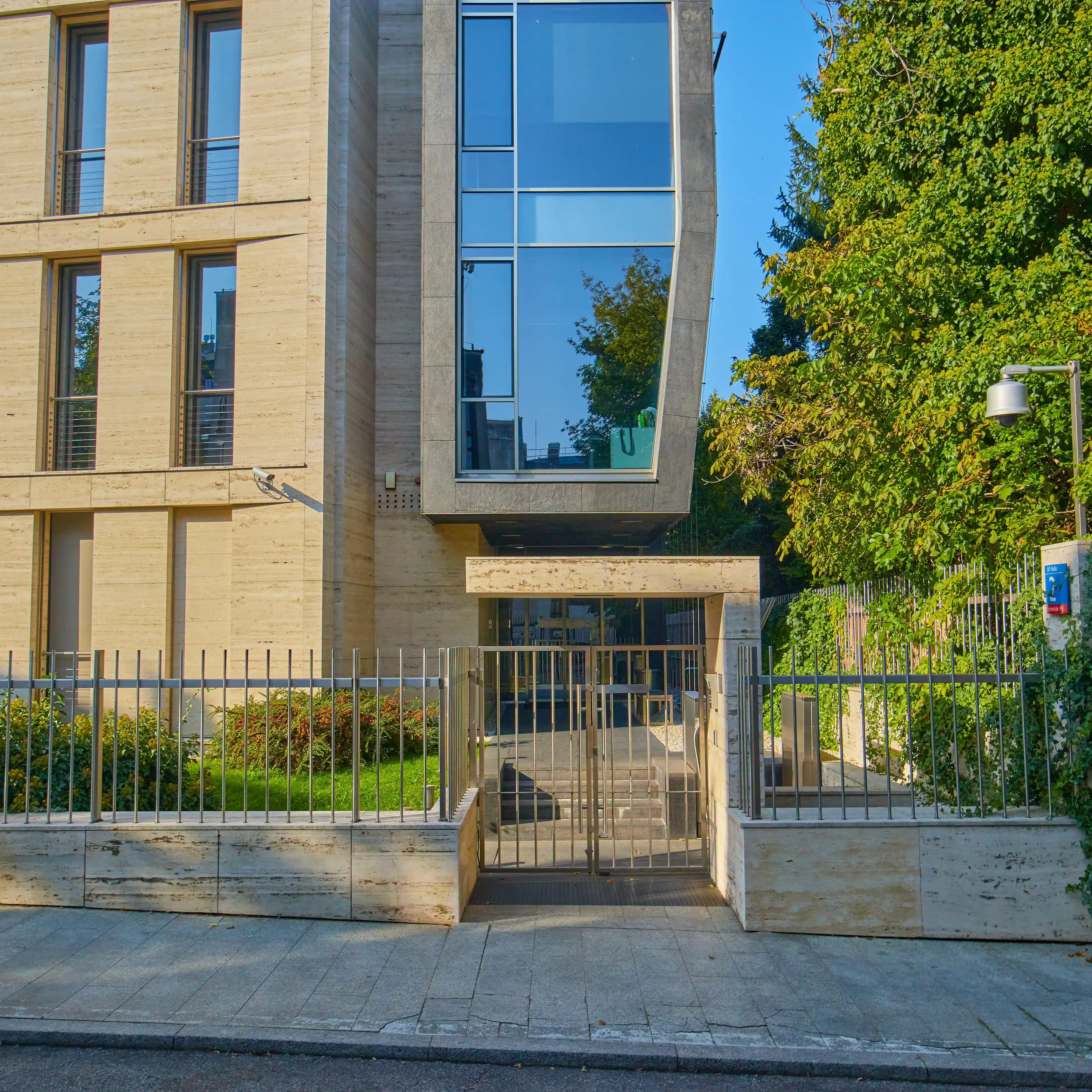 Wolf Nullo, Franciszka Nullo 2, Warsaw, Centrum