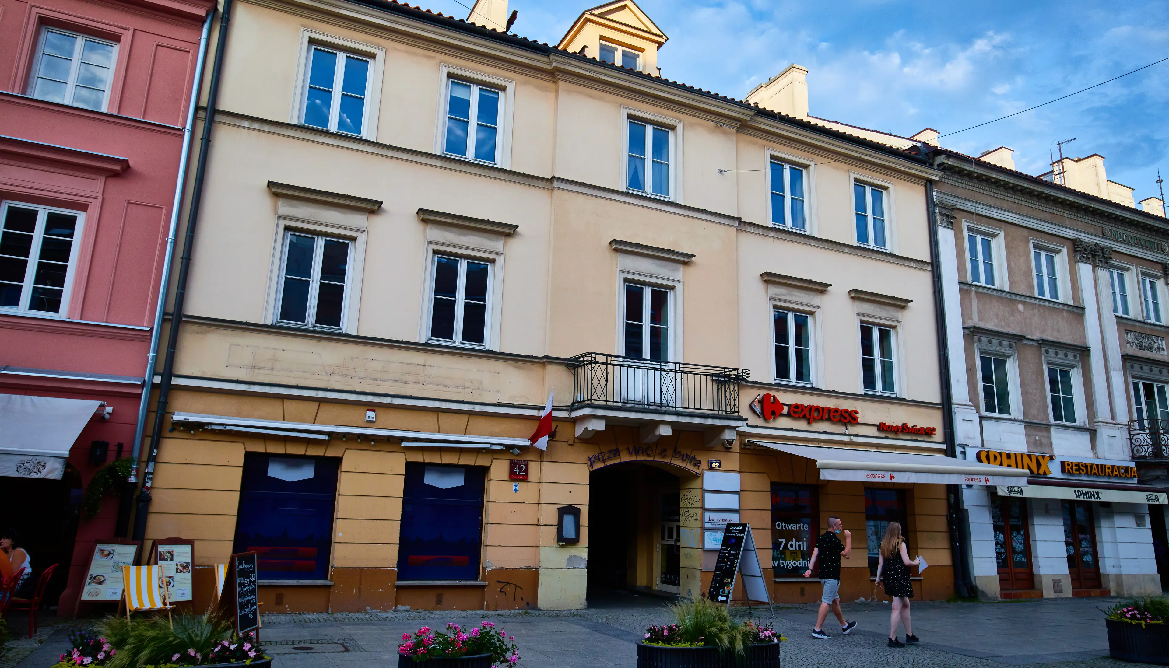 Nowy Świat 42, Nowy Świat 42, Warszawa, Centrum
