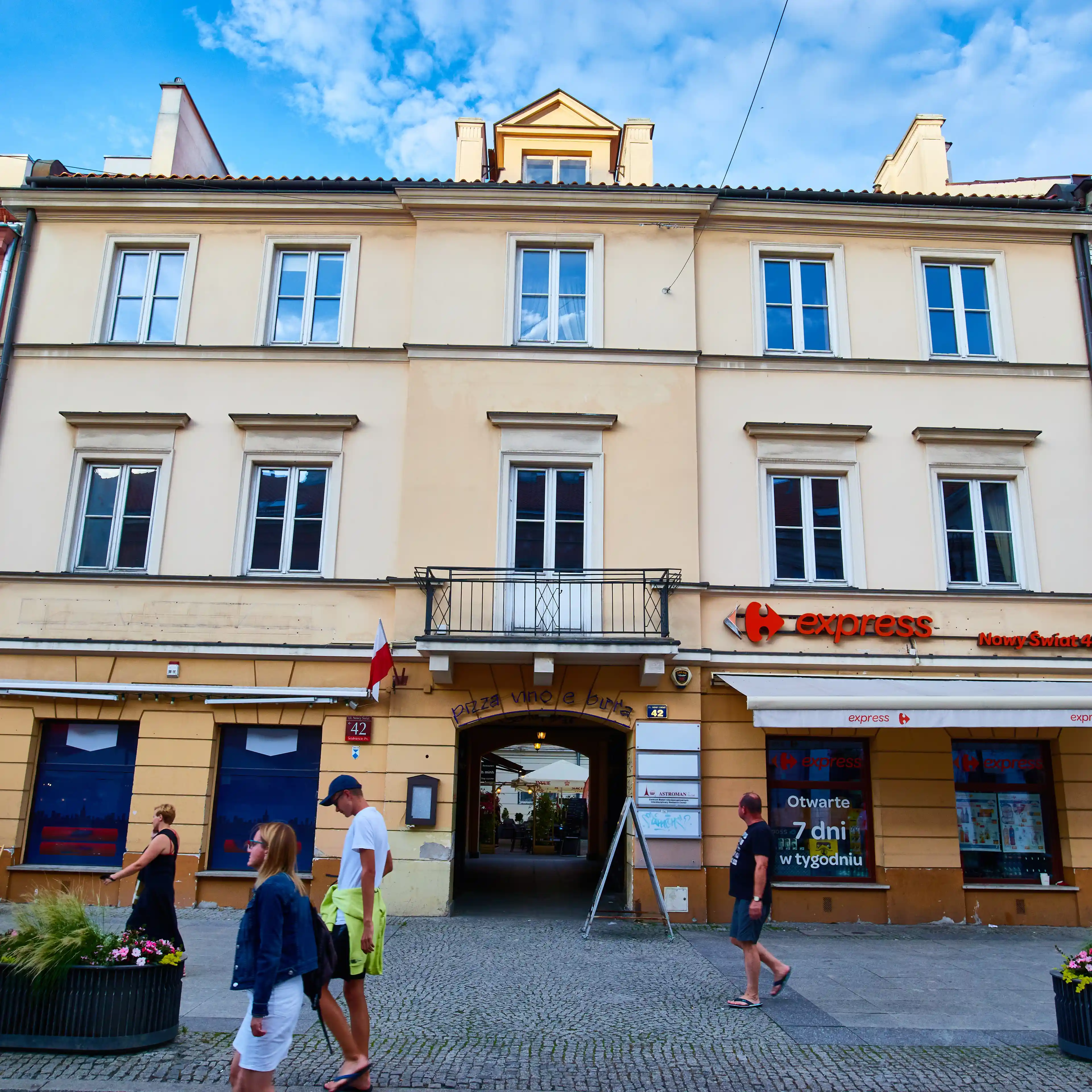 Nowy Świat 42, Nowy Świat 42, Warsaw, Centrum