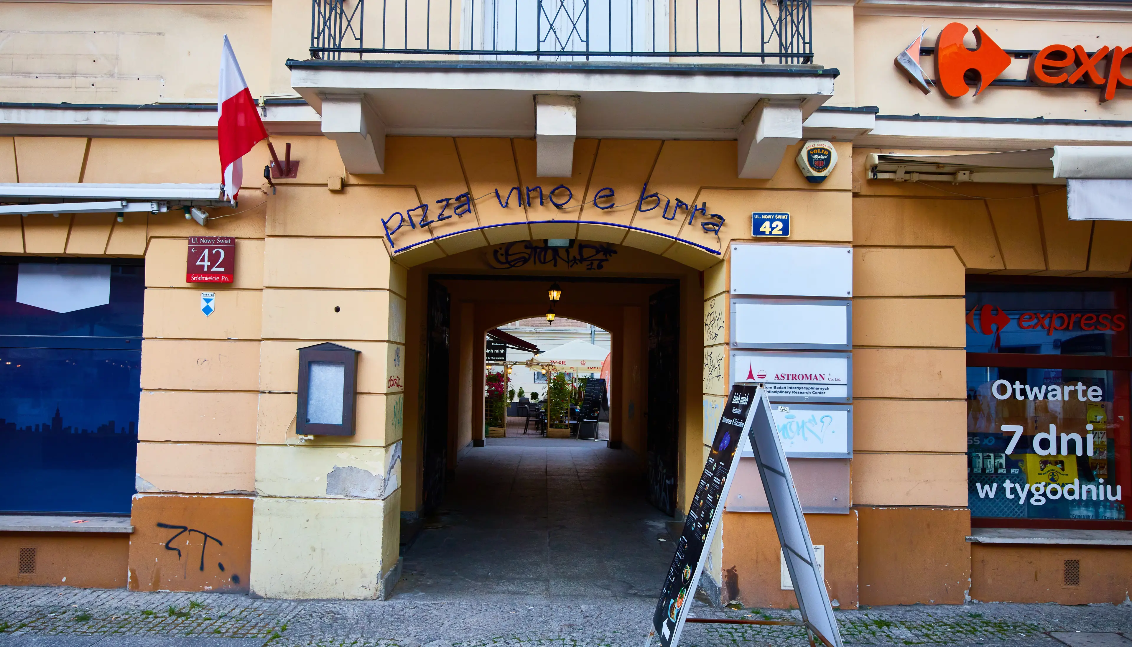 Nowy Świat 42, Nowy Świat 42, Warszawa, Centrum