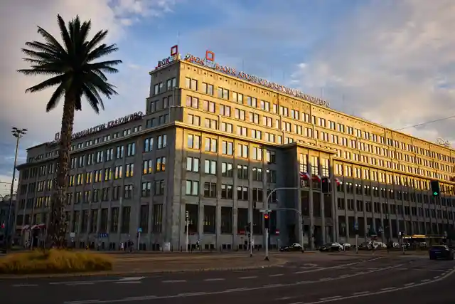 Budynek Banku Gospodarstwa Krajowego, Al. Jerozolimskie 7, Warszawa, Centrum