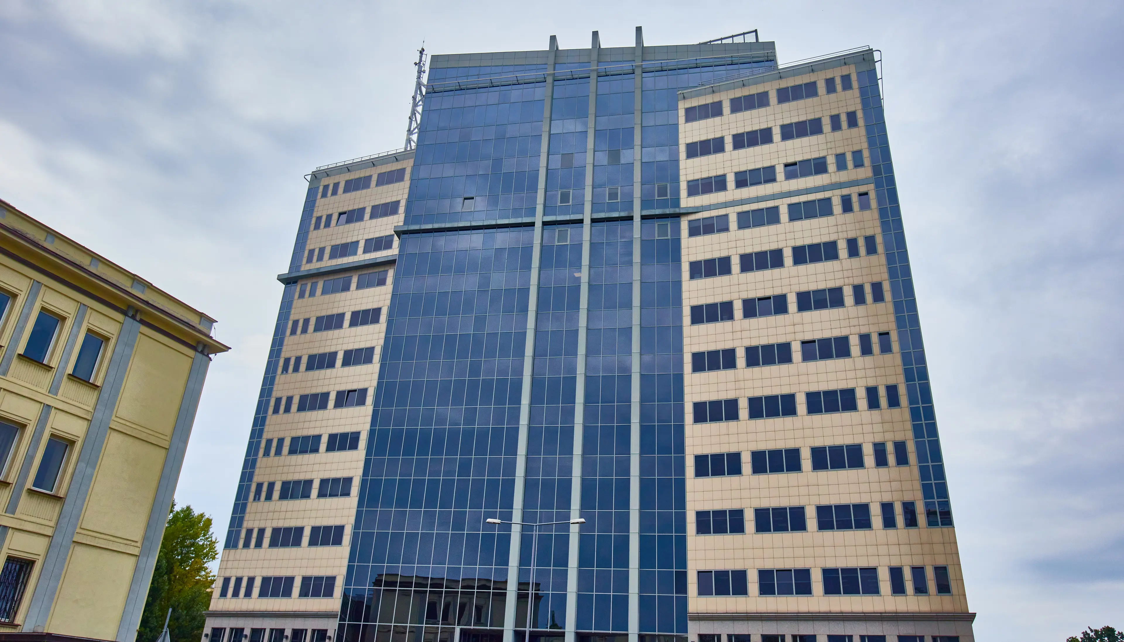 Adgar Renaissance Tower - Biura serwisowane, Skierniewicka 10A, Warsaw, Wola