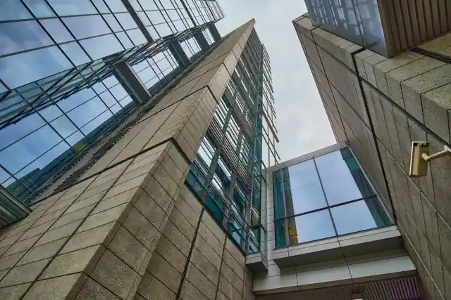 G9 / VICTORIA, Giełdowa 7/9, Warszawa, Wola