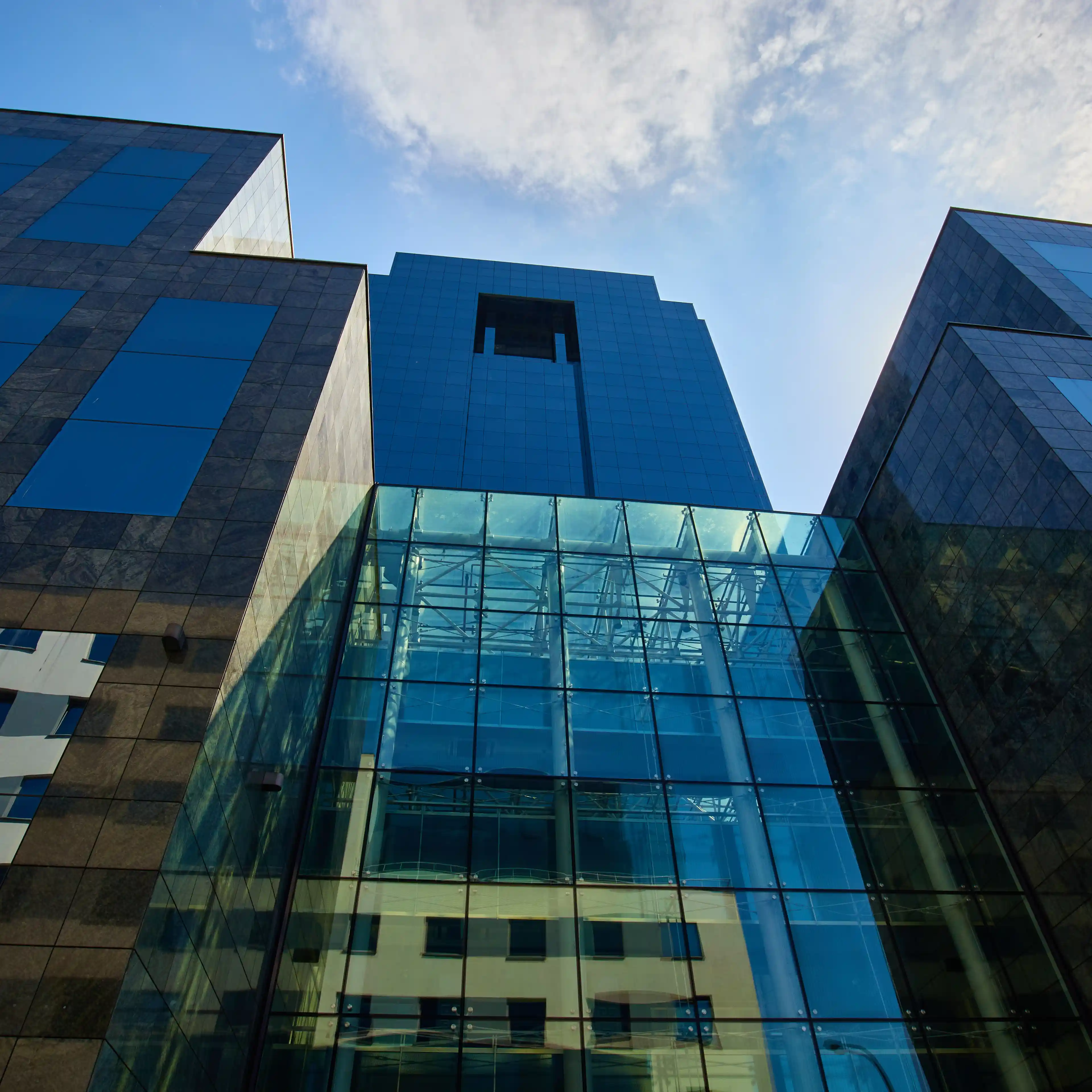 V Tower (daw. Warta Tower), Chmielna 85/87, Warszawa, Centrum
