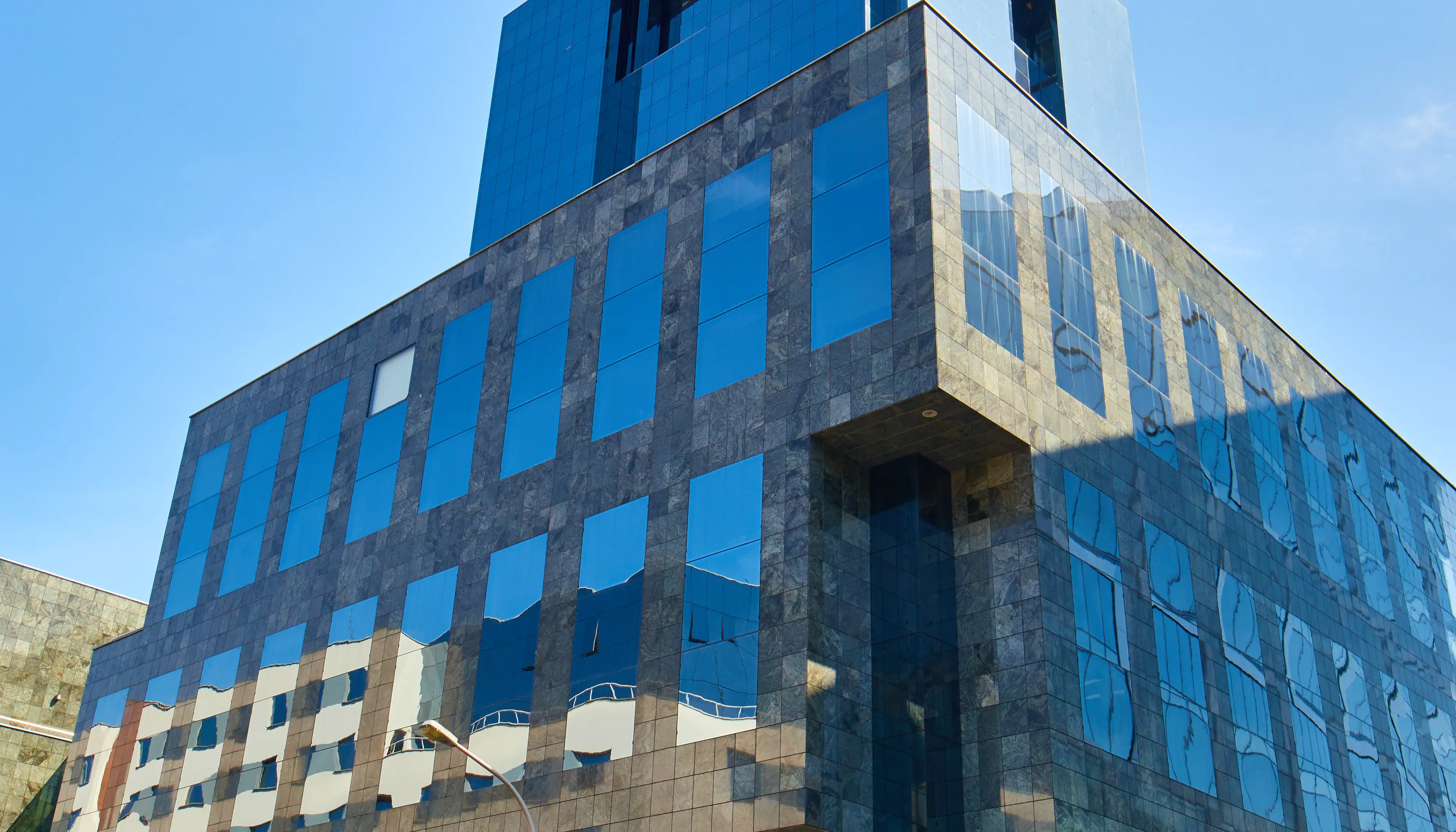 V Tower (daw. Warta Tower), Chmielna 85/87, Warszawa, Centrum