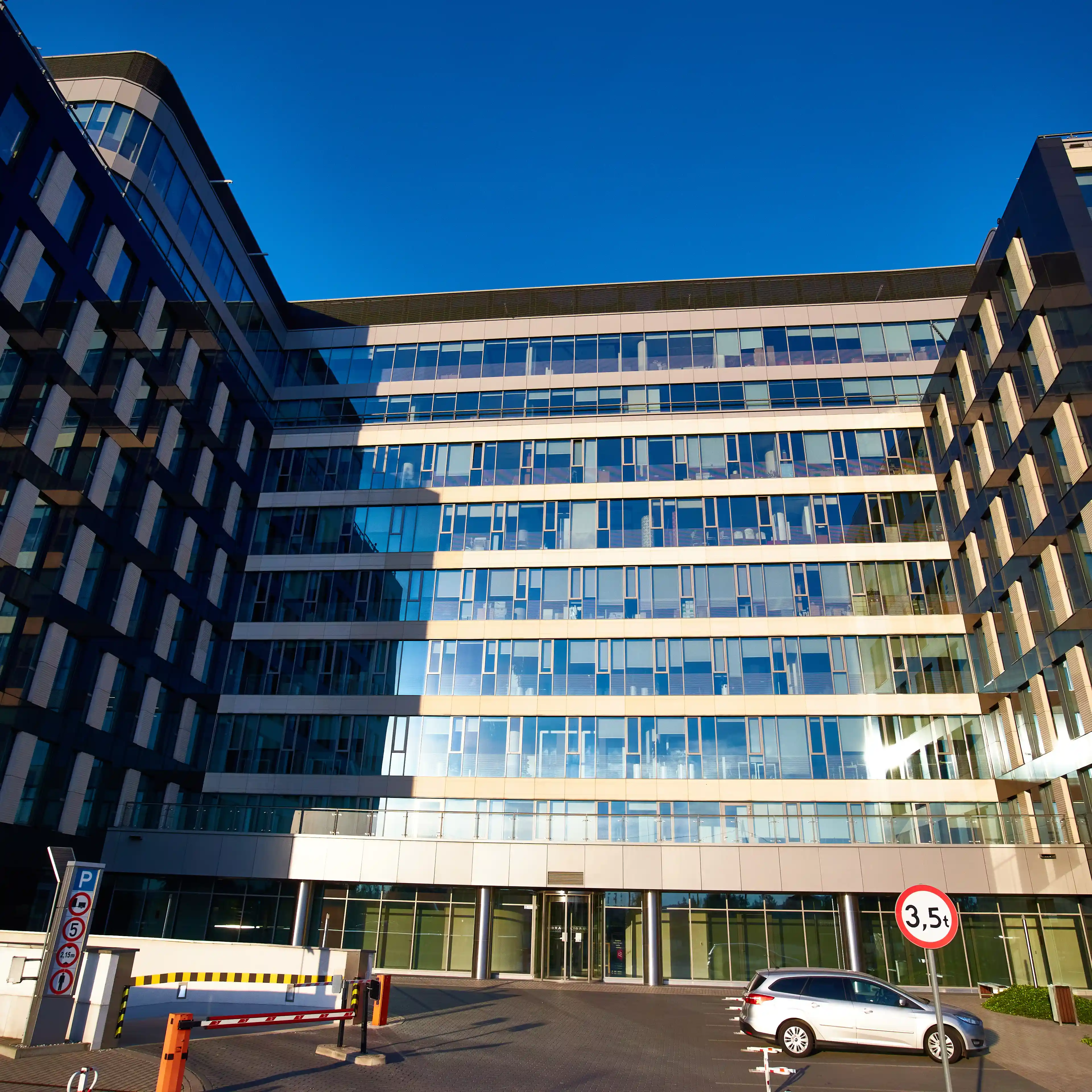 Libra Business Centre 1, Daimlera 2, Warszawa, Ochota i Włochy