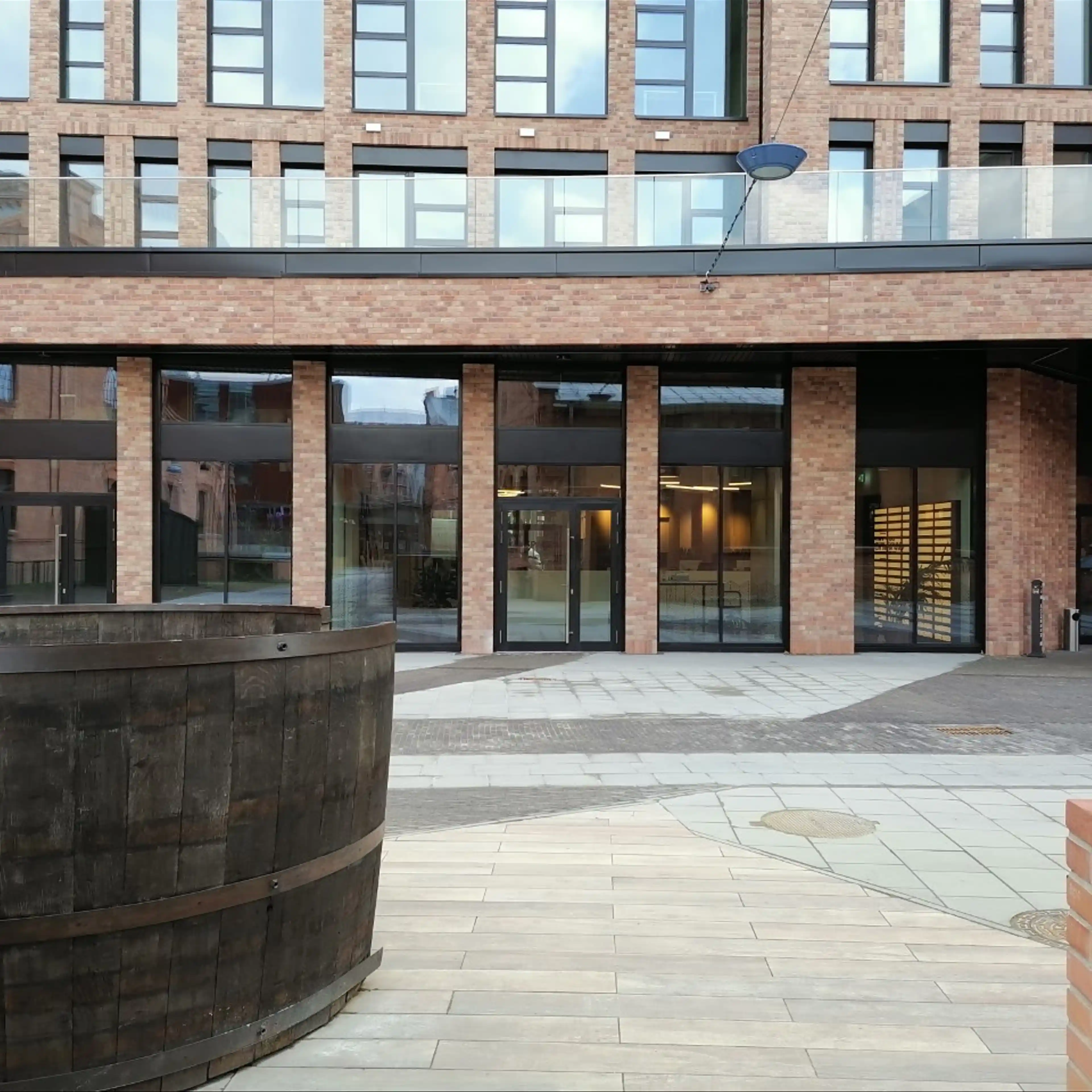 Monopol M - Biura serwisowane, Plac Konesera 12, Warszawa, Praga