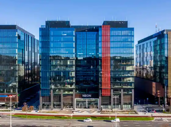 Biurowiec Neon sprzedany za ponad 80 mln euro