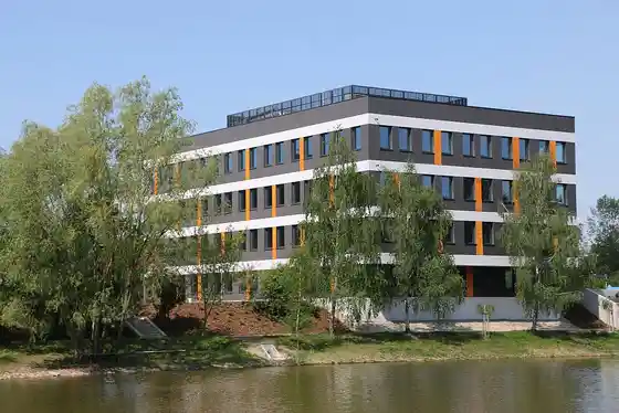 Racławicka Center, Skarbowców 23a, Wrocław, Fabryczna