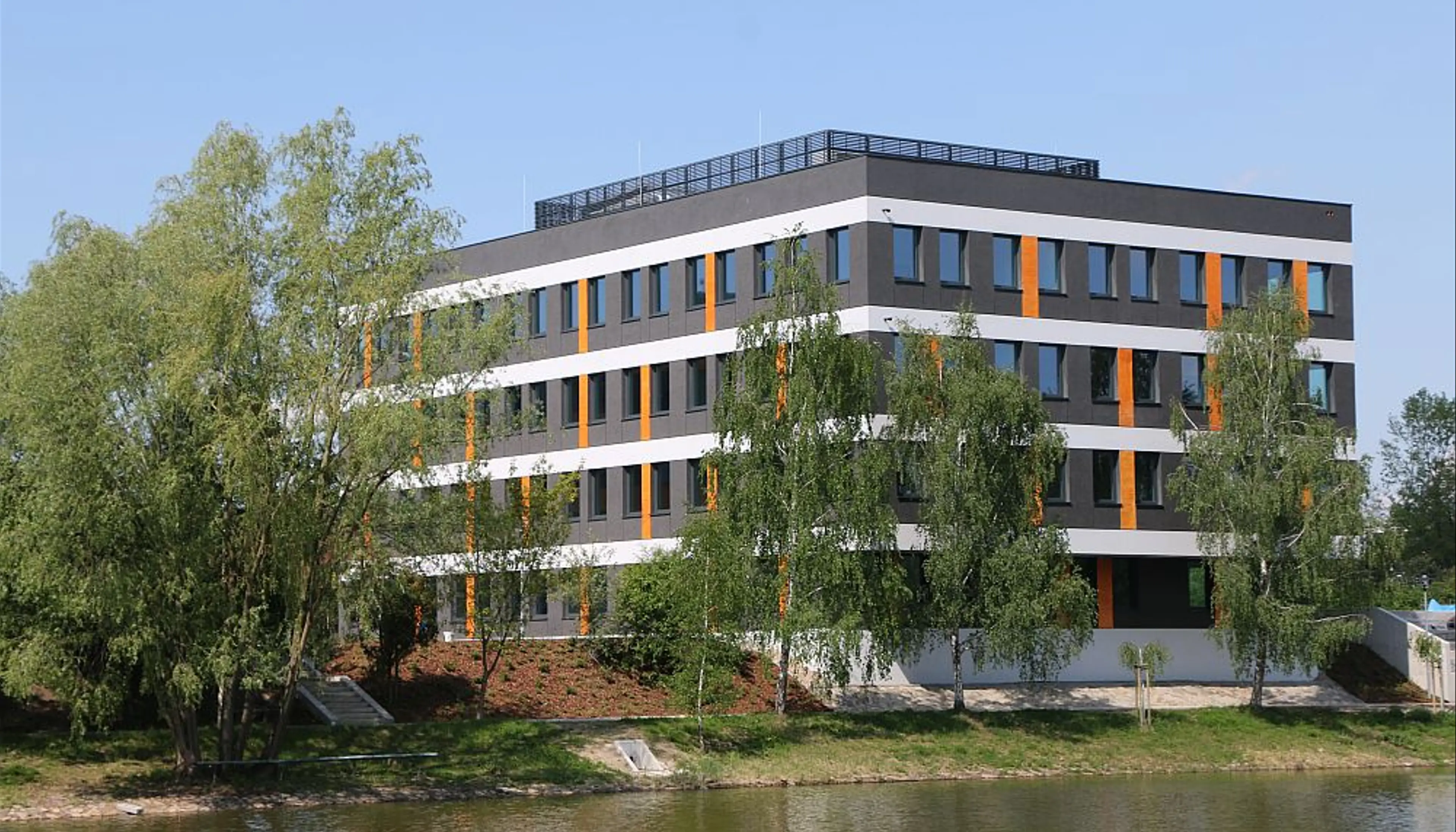 Racławicka Center, Skarbowców 23a, Wrocław, Fabryczna