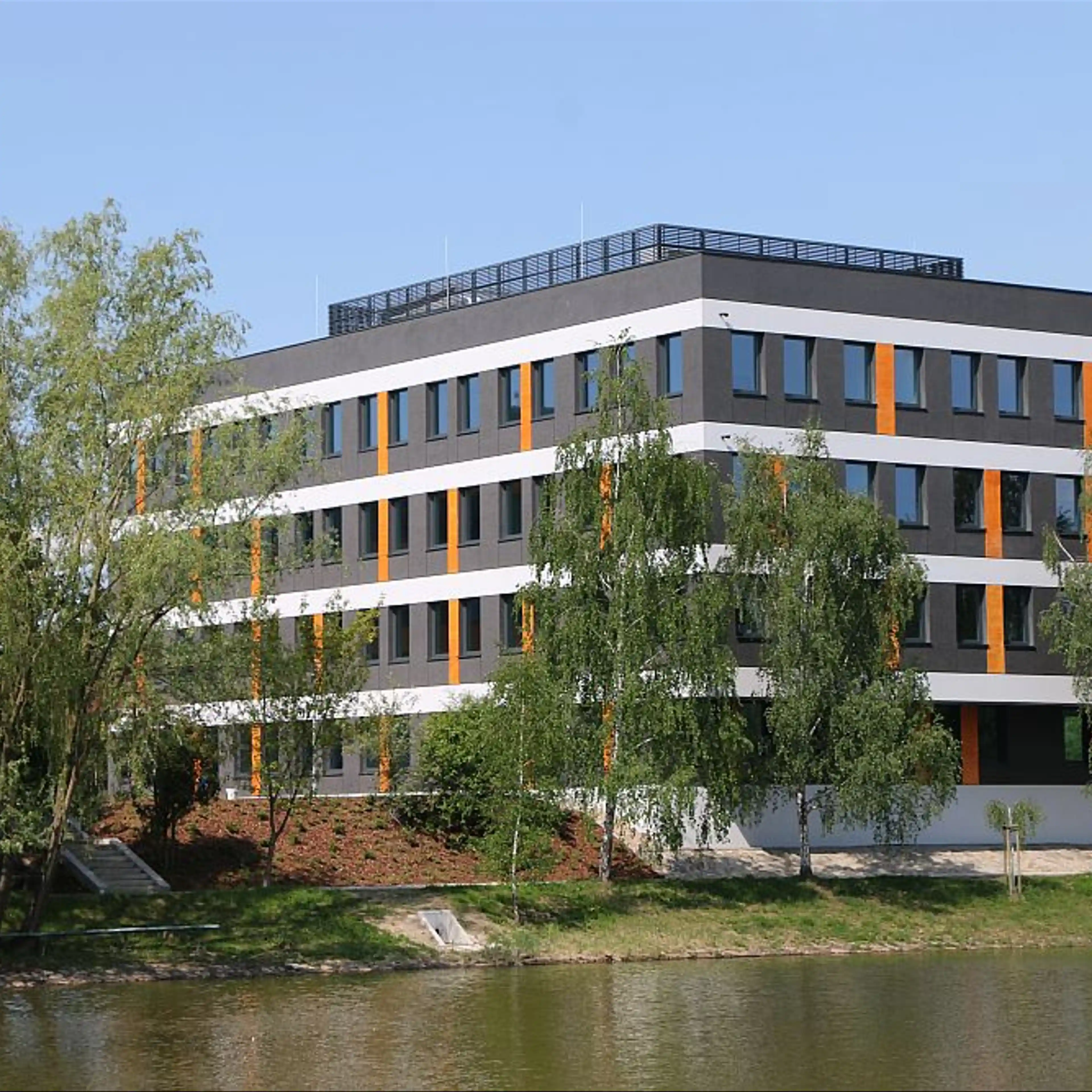 Racławicka Center, Skarbowców 23a, Wrocław, Fabryczna