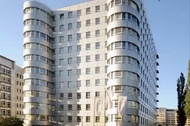 myhive Mokotów Four / Empark Saturn, Domaniewska 41, Warszawa, Mokotów