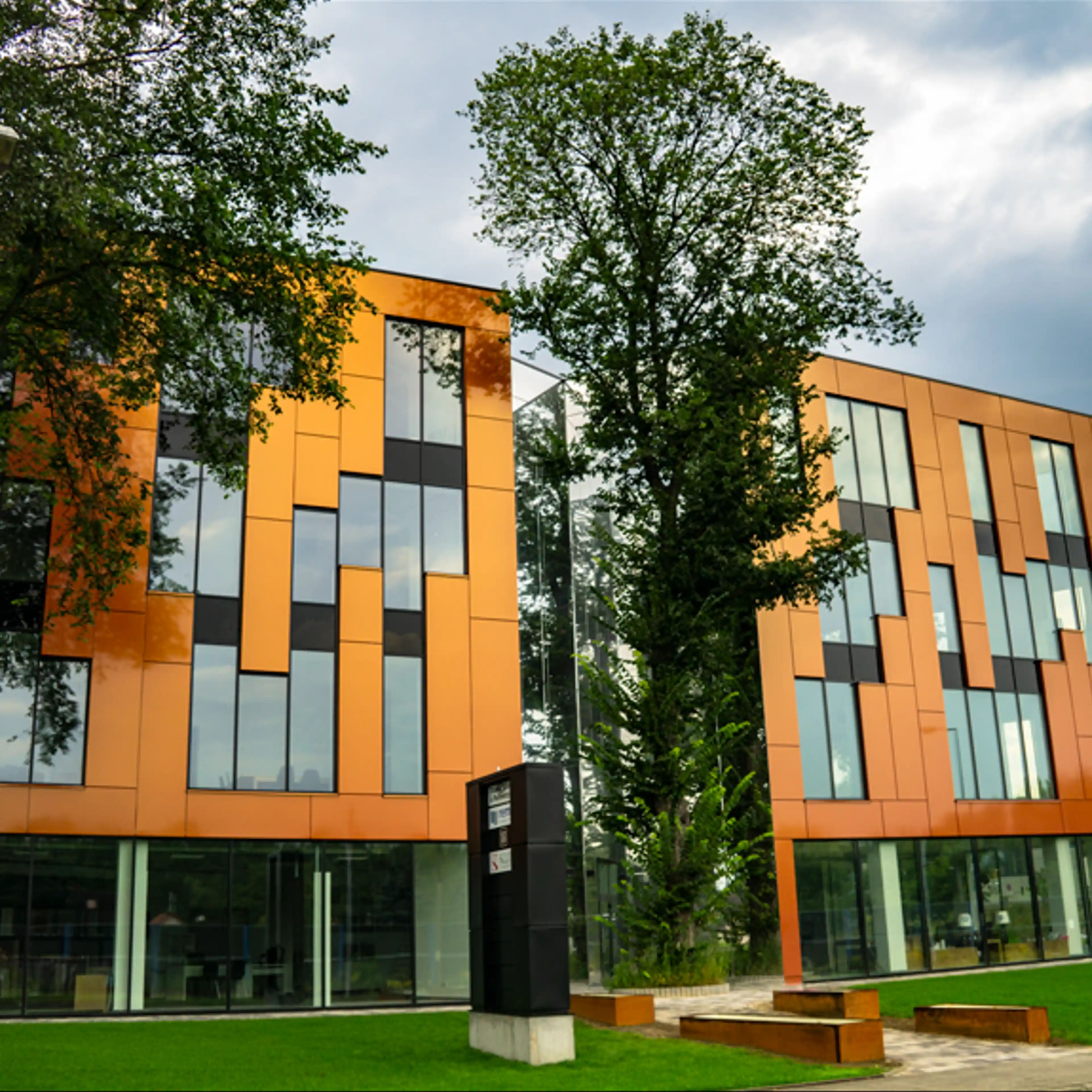 TREE HOUSE OFFICE, Stefana Korbońskiego 12, Krakow, Północny Wschód
