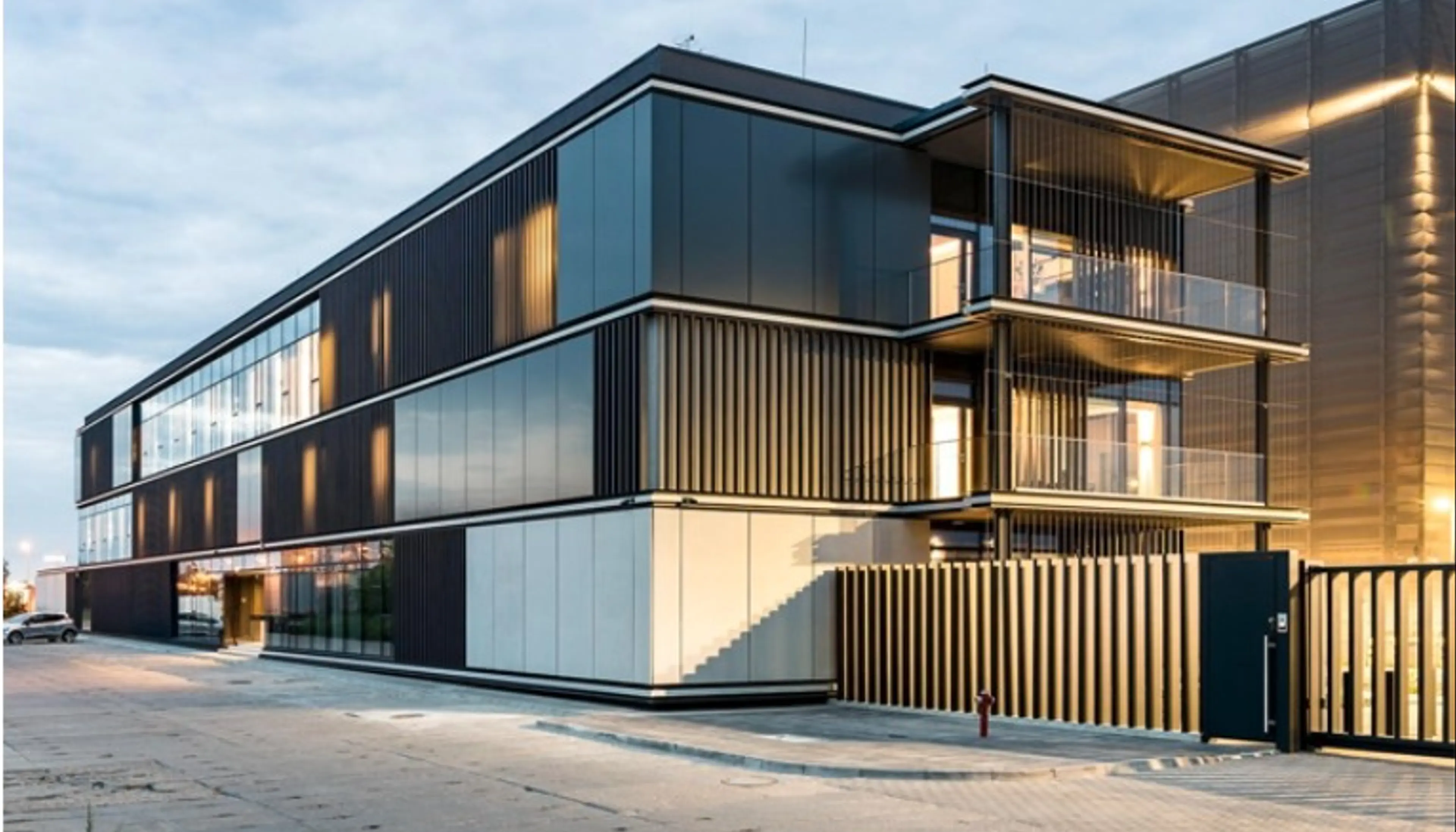 Shiraz, Stanisława Zwierzchowskiego 1, Poznań, Nowe Miasto